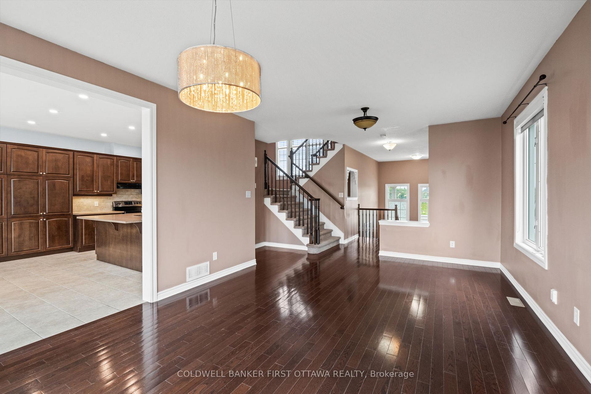 Photo 7 of 3512 Cambrian Road, Ottawa, Barrhaven - Half Moon Bay — HOMEH