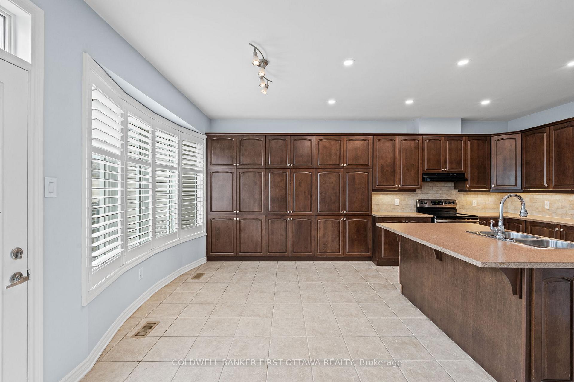 Photo 12 of 3512 Cambrian Road, Ottawa, Barrhaven - Half Moon Bay — HOMEH