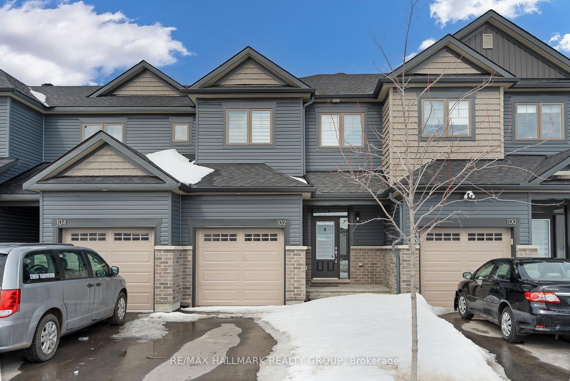 Front of 102 Wabikon Crescent