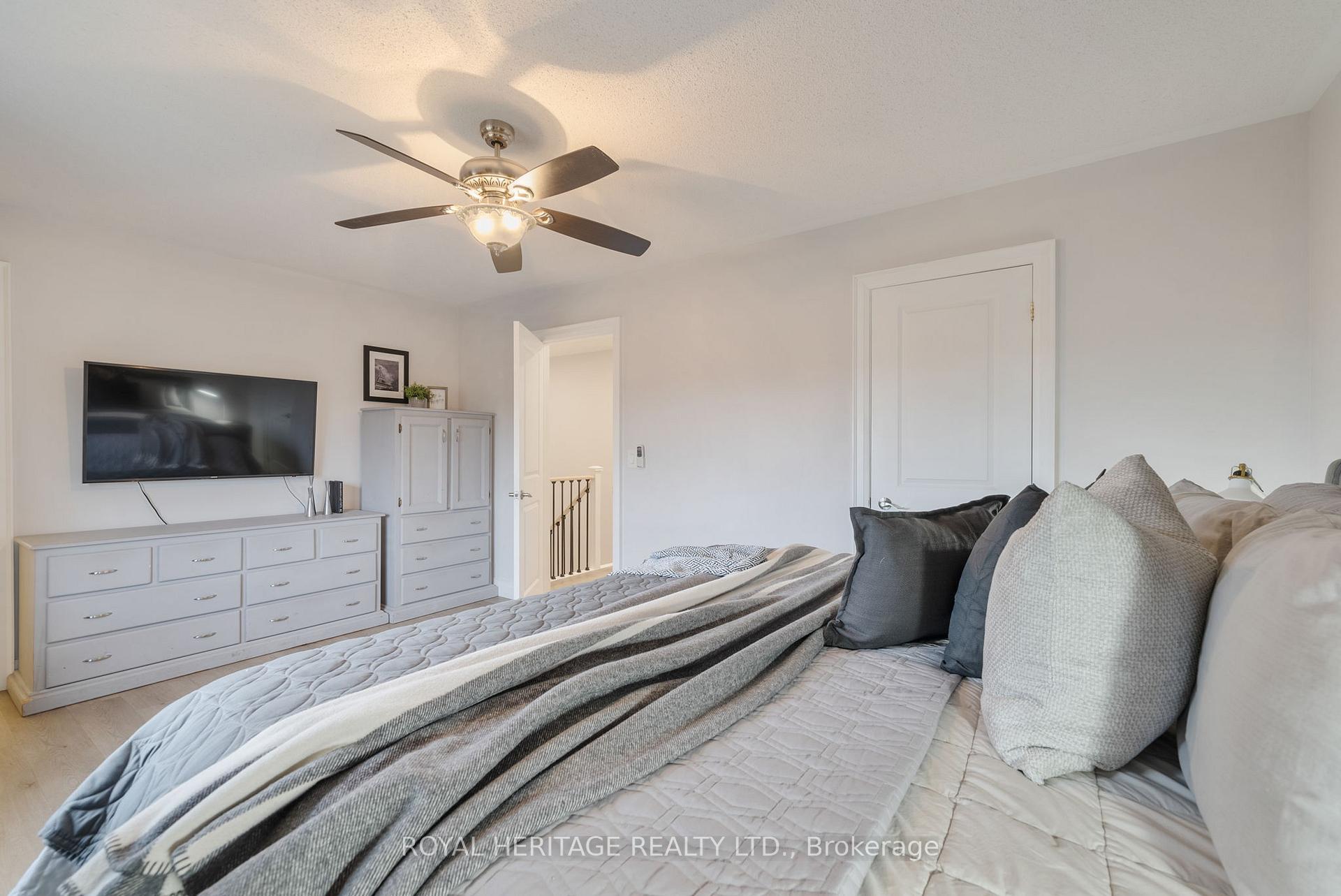 Photo 15 of 127 Honeyman Drive, Clarington, Bowmanville — HOMEH