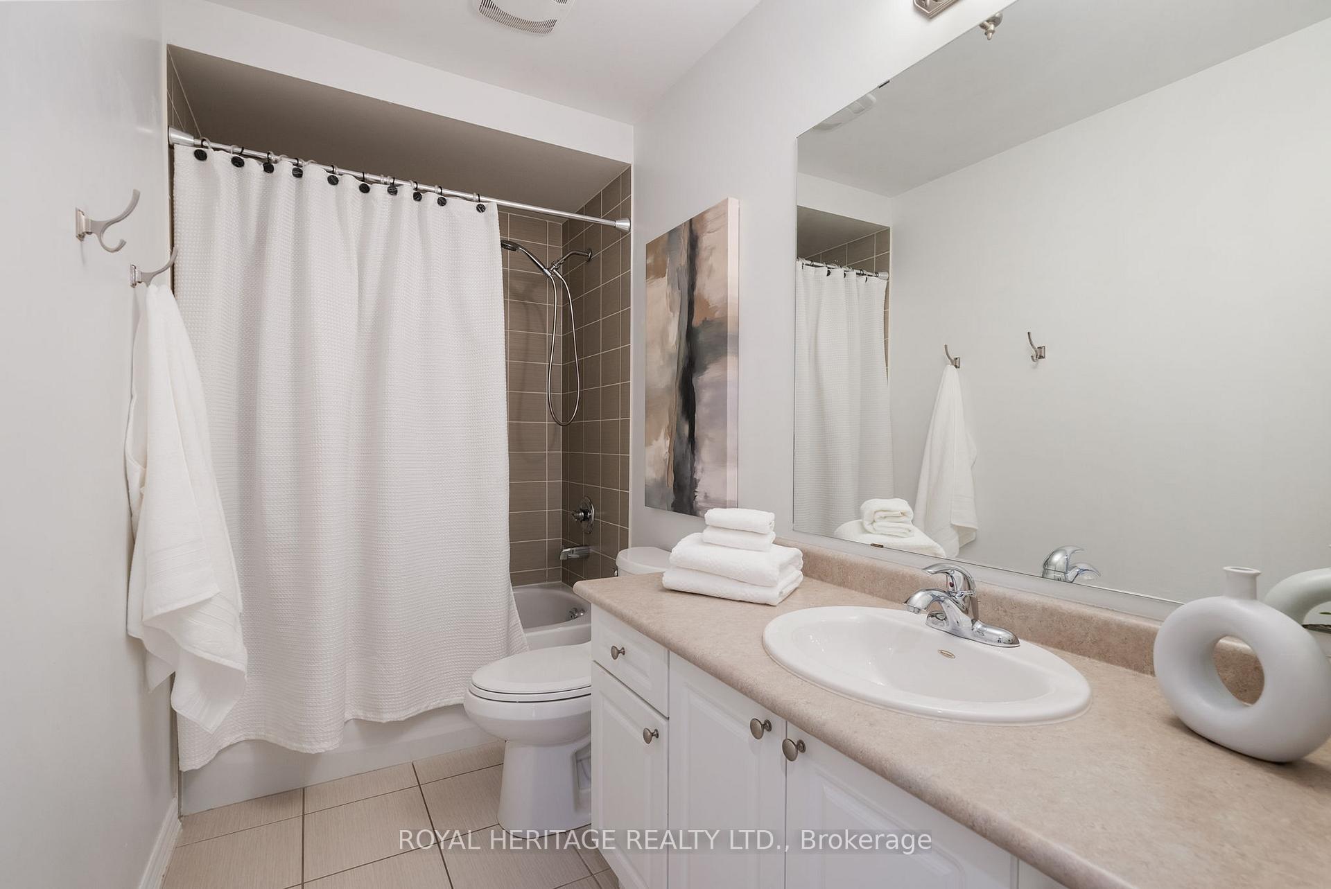 Photo 19 of 127 Honeyman Drive, Clarington, Bowmanville — HOMEH