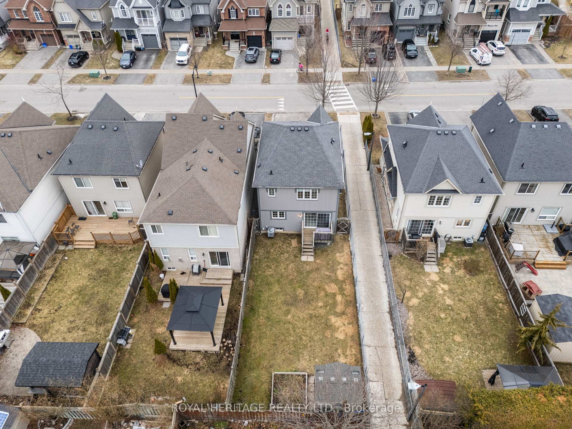 Photo 29 of 127 Honeyman Drive, Clarington, Bowmanville — HOMEH