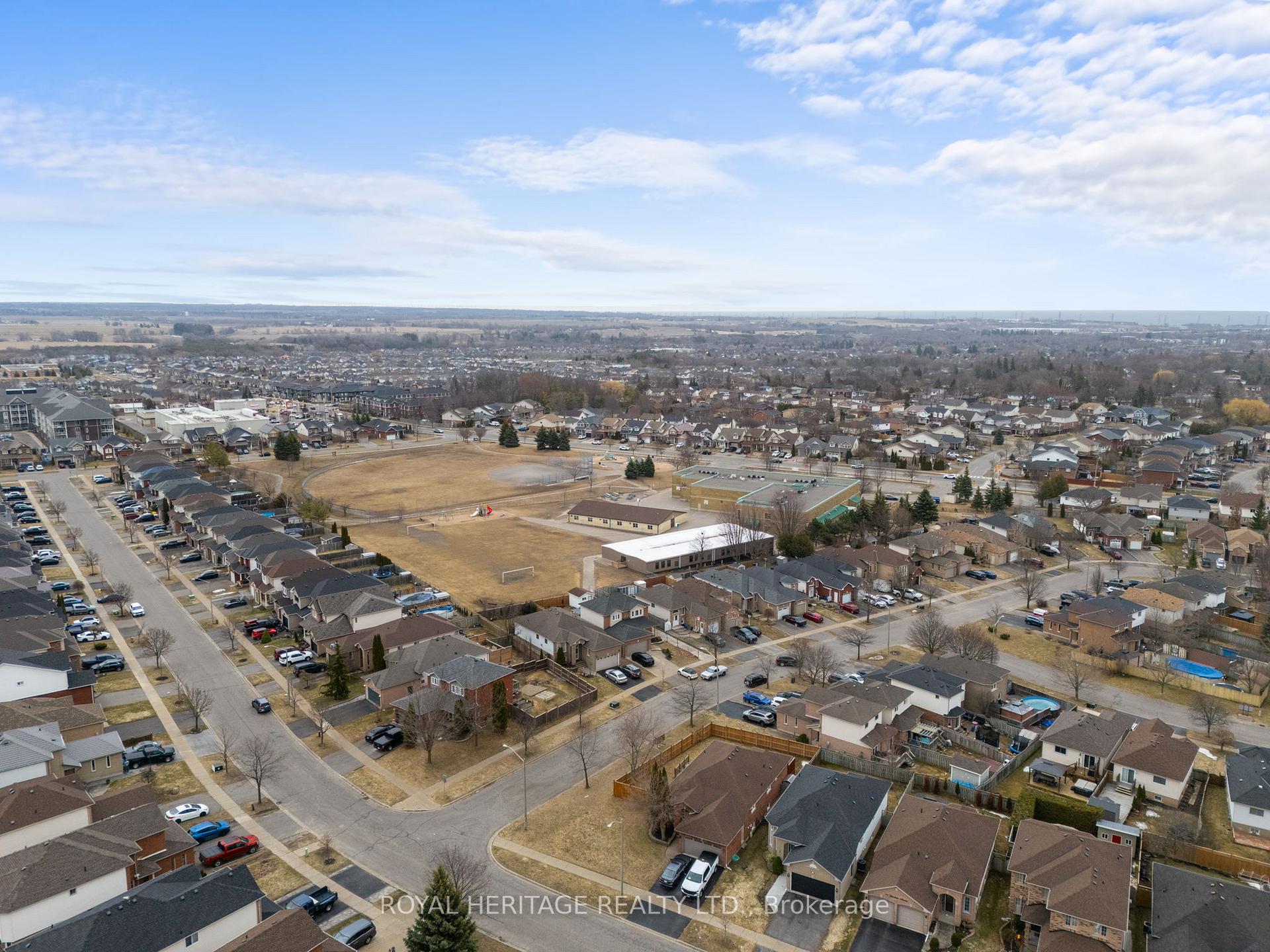 Photo 33 of 127 Honeyman Drive, Clarington, Bowmanville — HOMEH