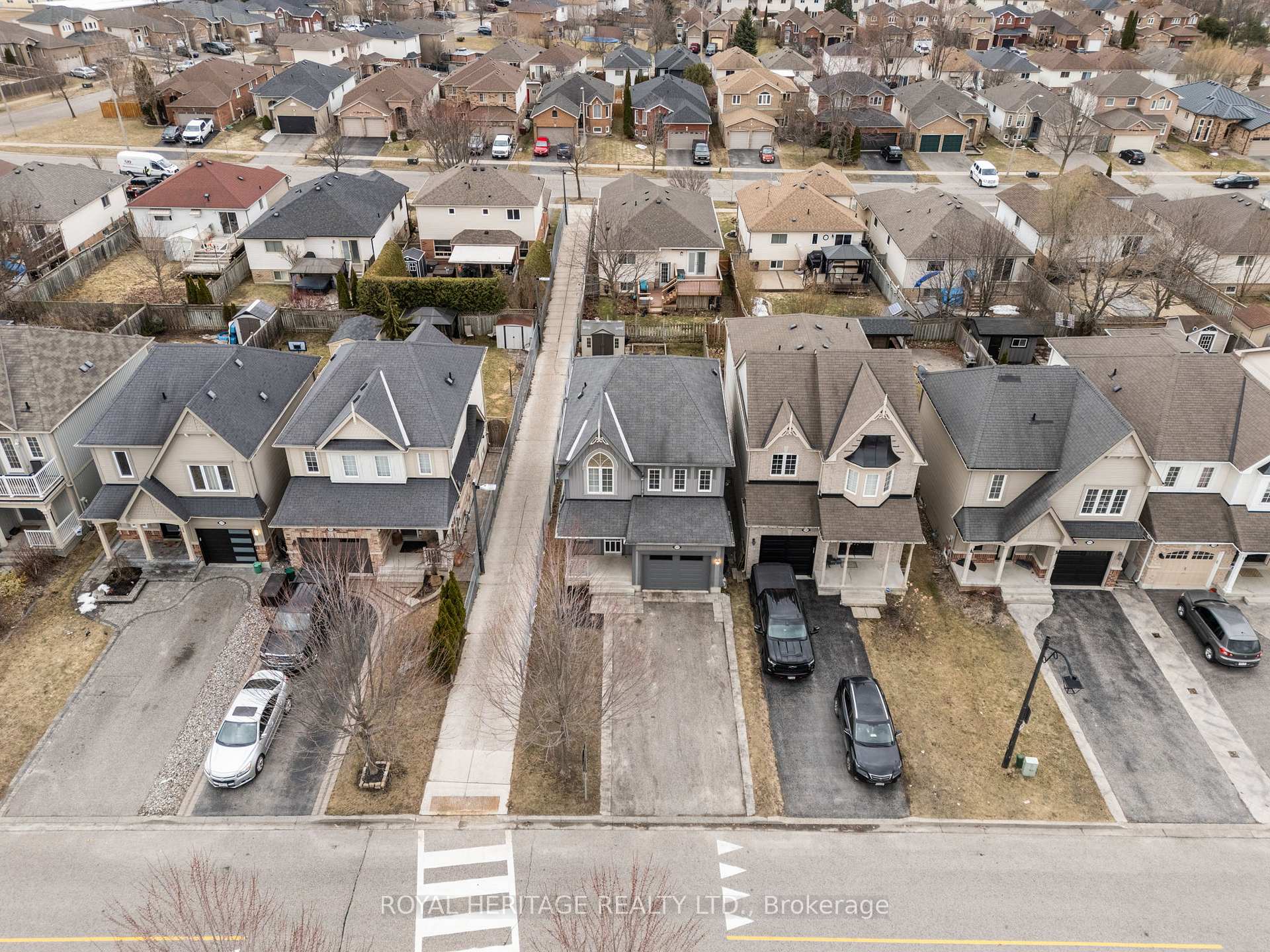 Photo 35 of 127 Honeyman Drive, Clarington, Bowmanville — HOMEH