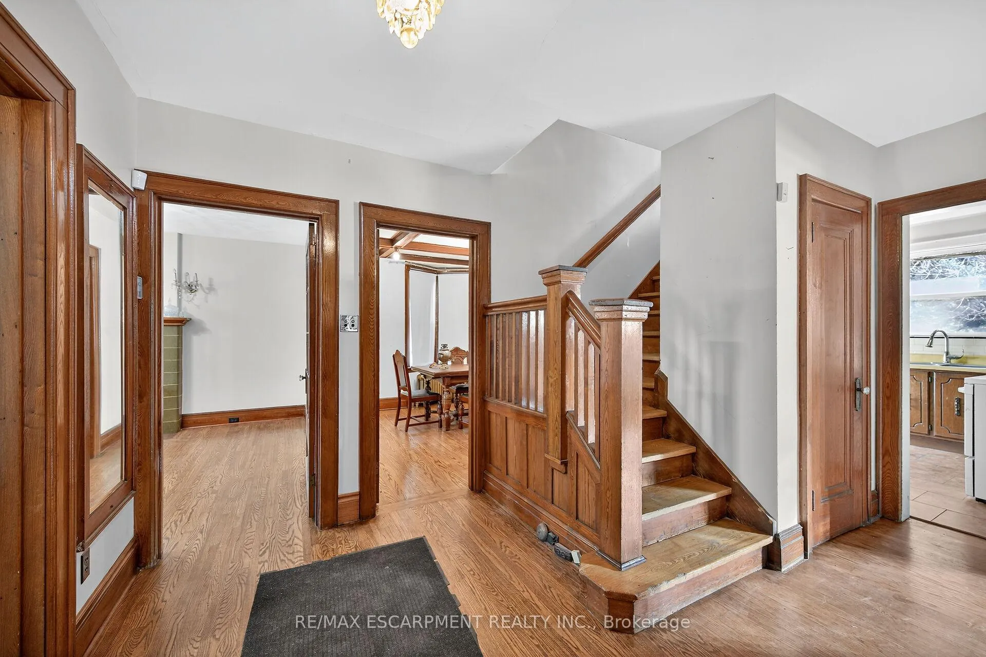 Photo 5 of 103 Leinster Avenue S, Hamilton, Stipley — HOMEH