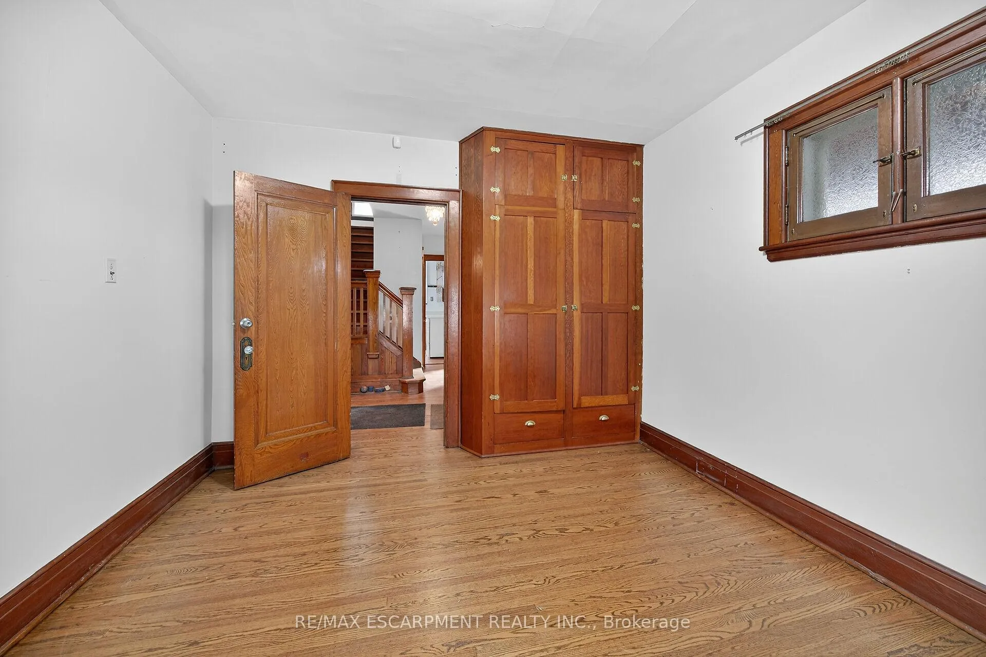Photo 9 of 103 Leinster Avenue S, Hamilton, Stipley — HOMEH
