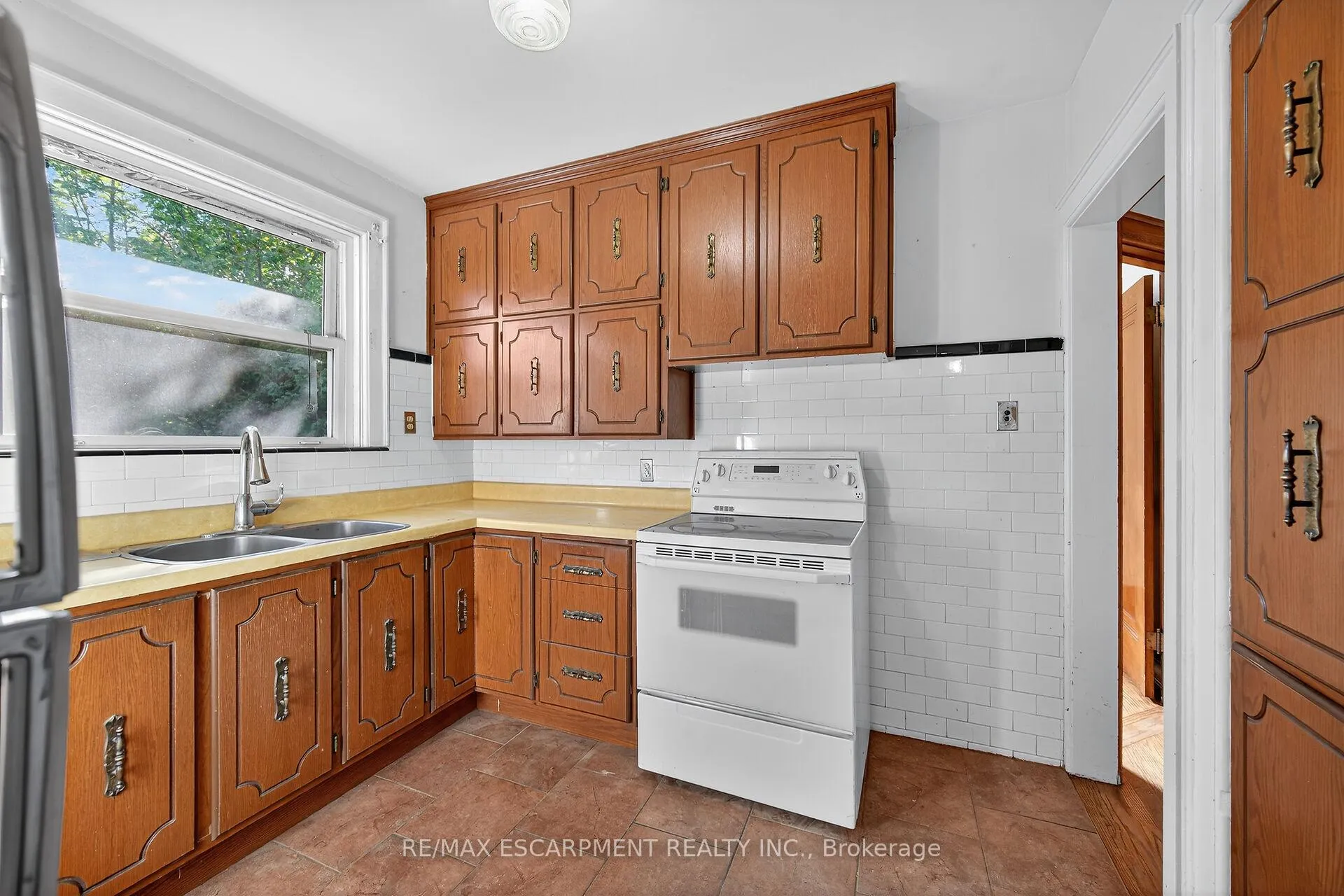 Photo 17 of 103 Leinster Avenue S, Hamilton, Stipley — HOMEH