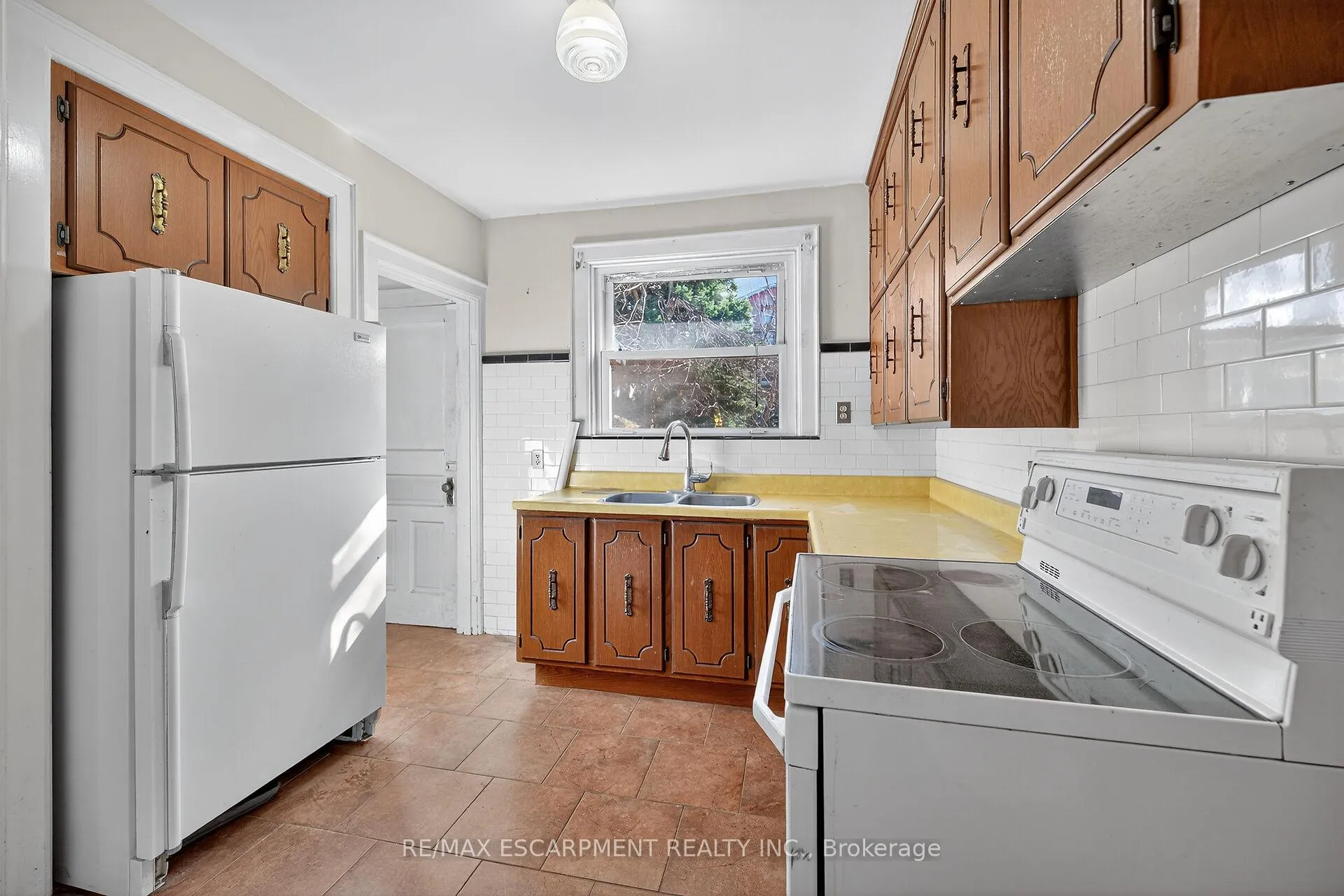 Photo 18 of 103 Leinster Avenue S, Hamilton, Stipley — HOMEH