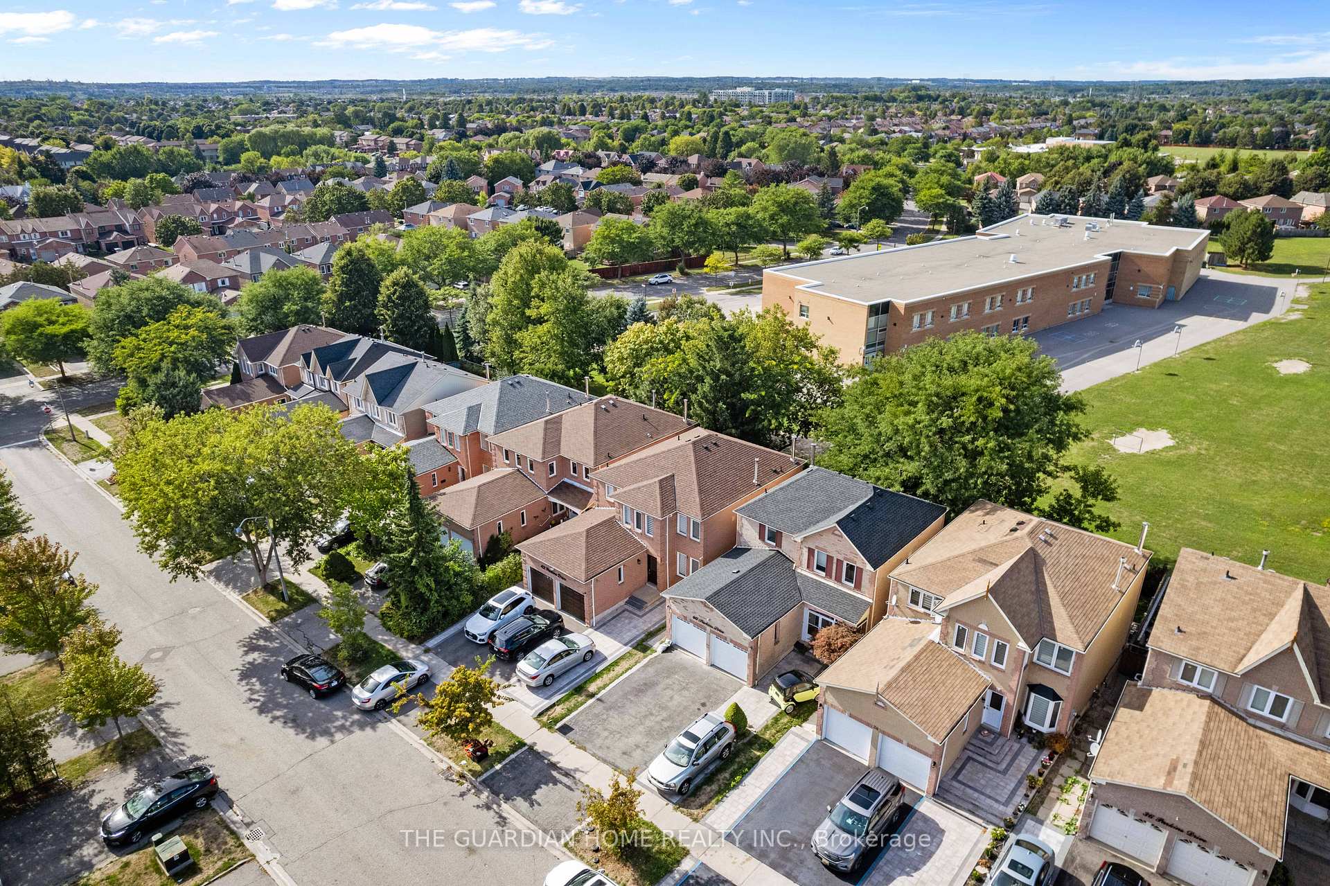 Photo 4 of 40 Parkins Drive, Ajax, Central — HOMEH
