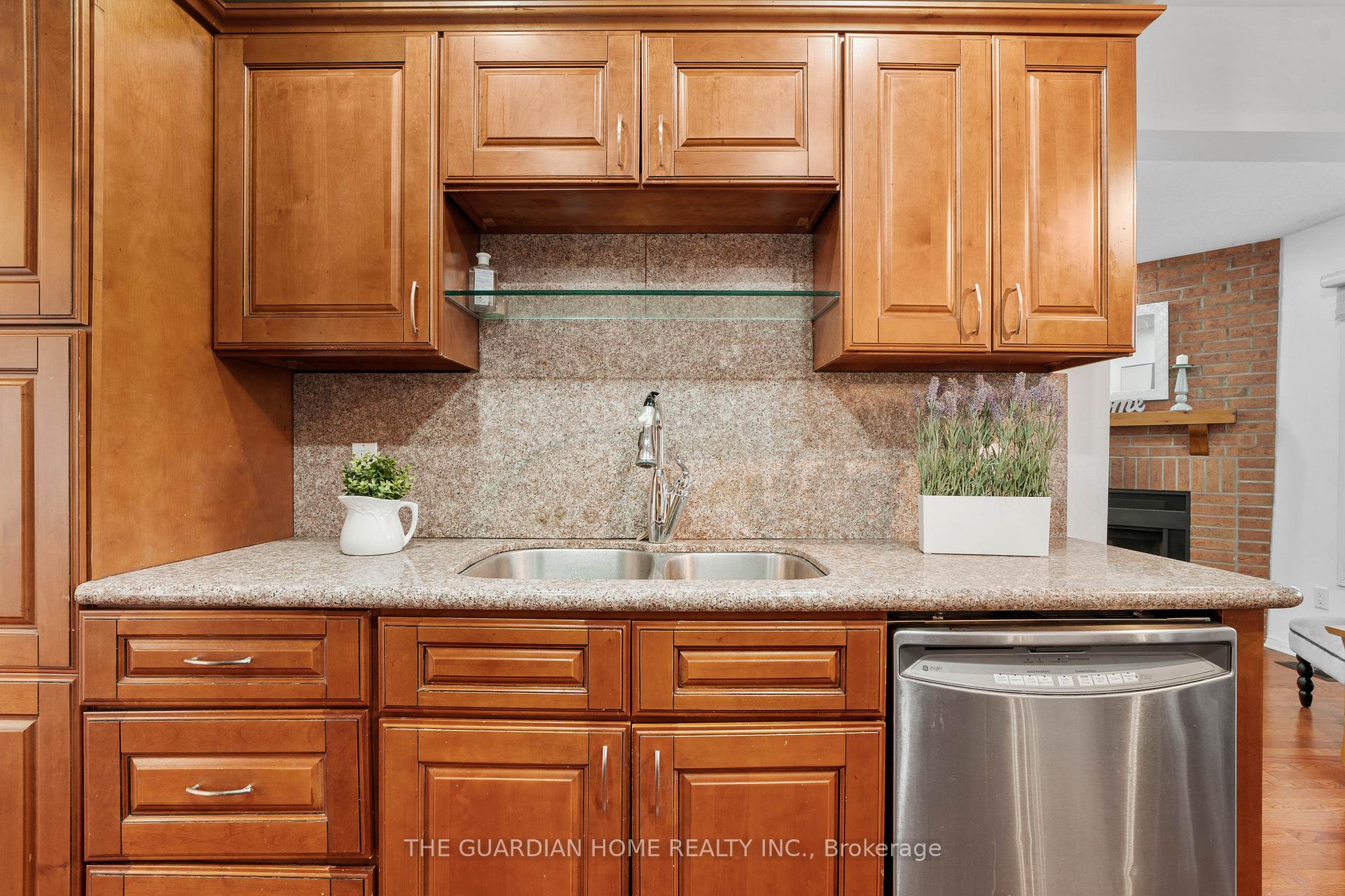 Photo 14 of 40 Parkins Drive, Ajax, Central — HOMEH