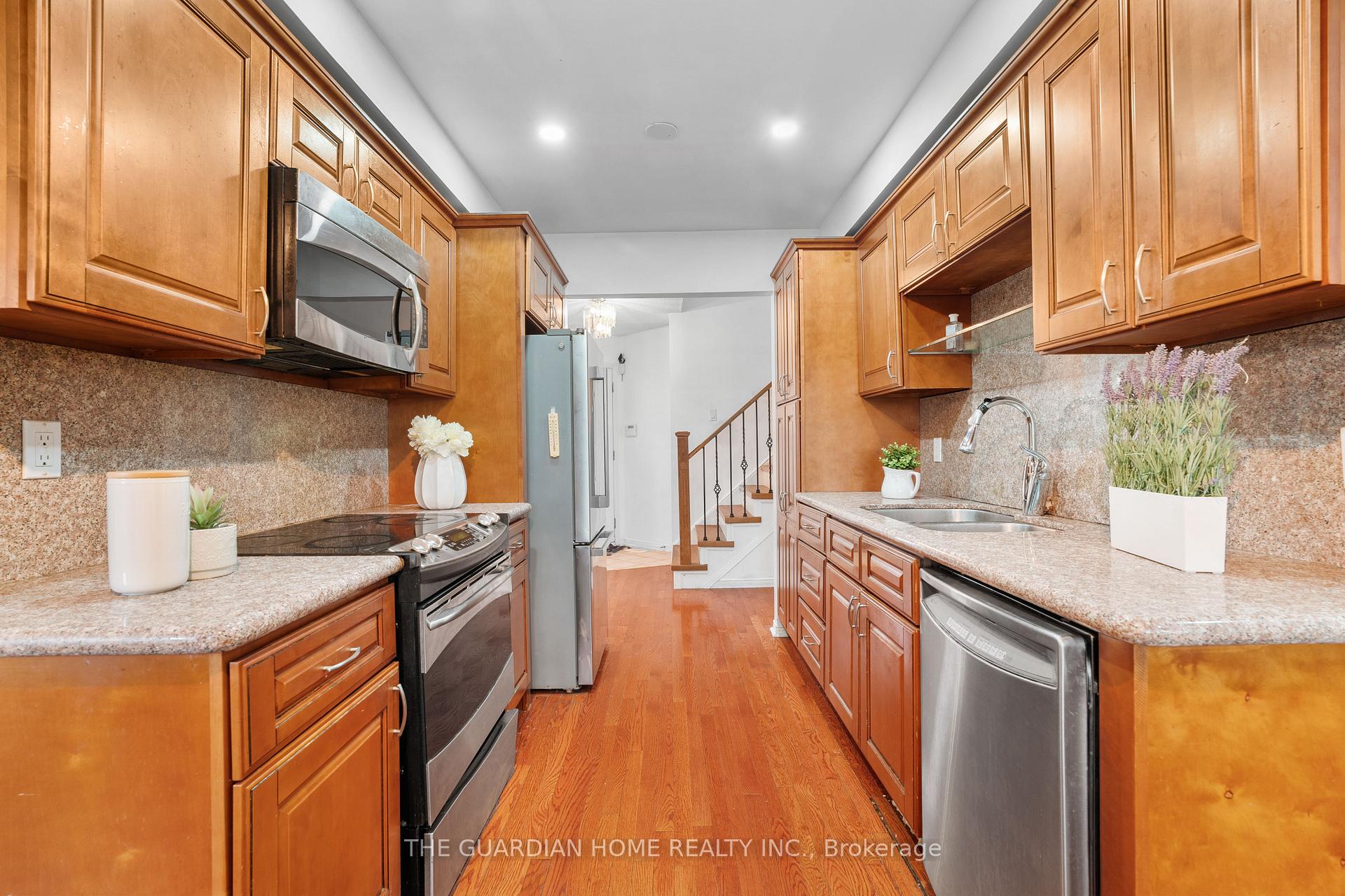 Photo 15 of 40 Parkins Drive, Ajax, Central — HOMEH