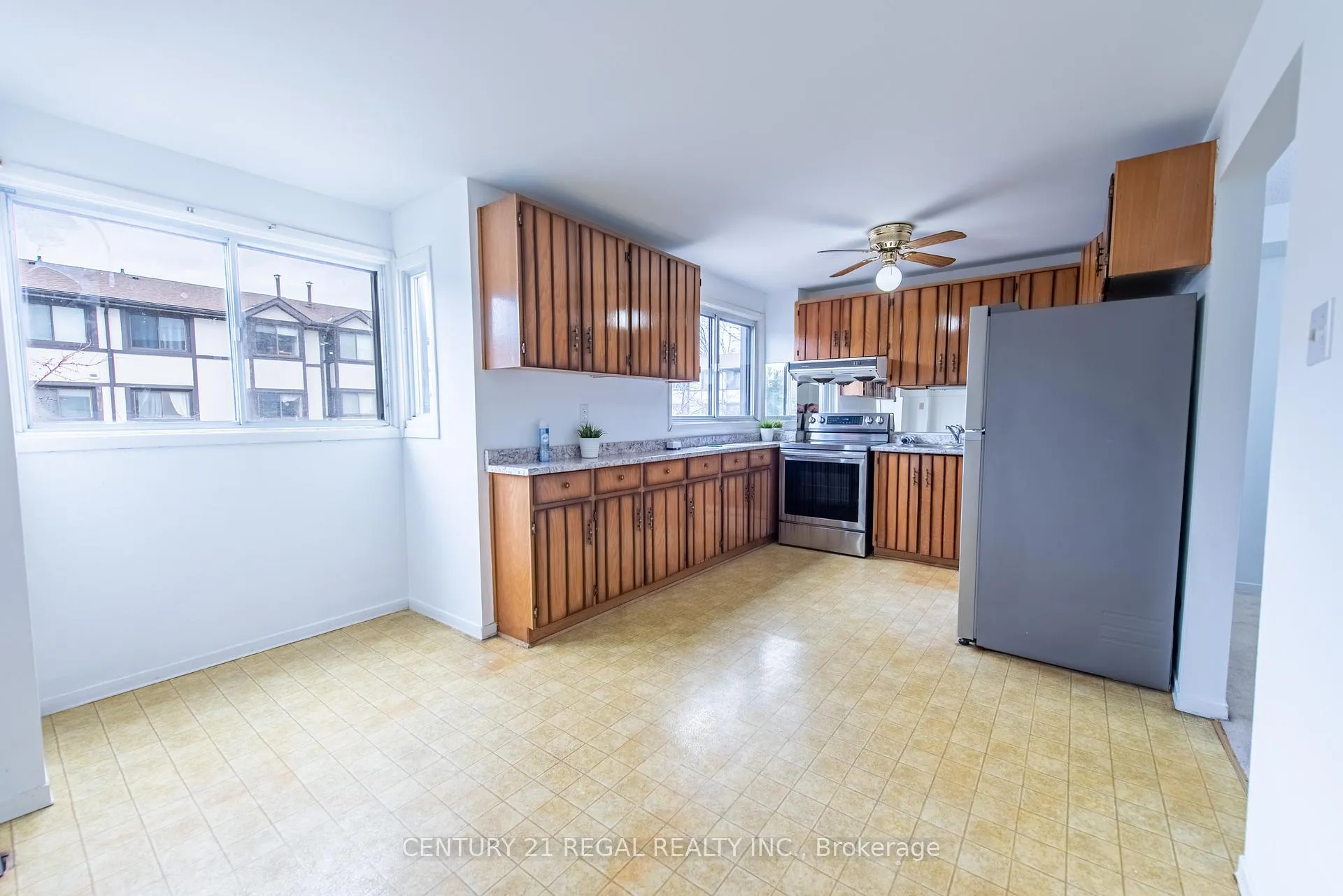 Photo 11 of Unit 5, 4 Bradbrook Road, Etobicoke, Islington-City Centre West — HOMEH