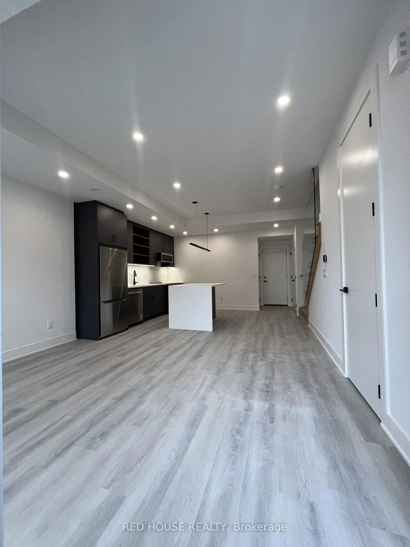 Photo 3 of 174 Everett Common, St. Catharines, Oakdale — HOMEH