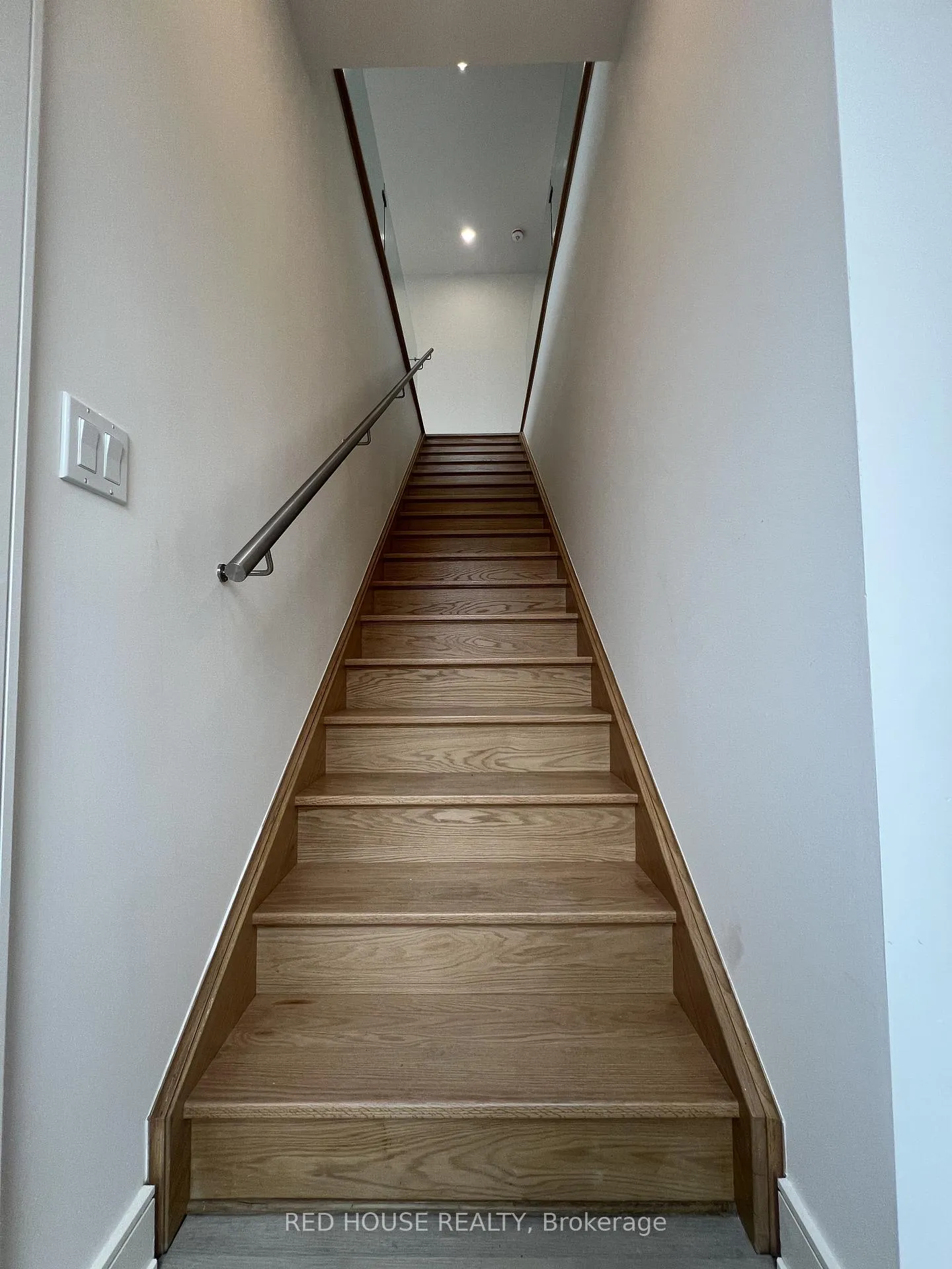 Photo 3 of 176 Everett Common, St. Catharines, Oakdale — HOMEH