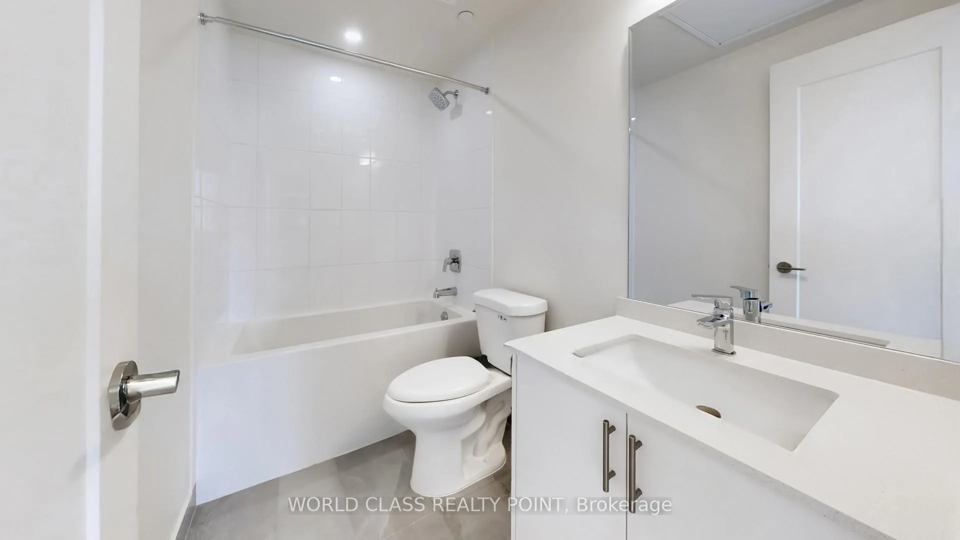 Photo 22 of Unit 902, 27 Korda Gate N, Vaughan, Vellore Village — HOMEH