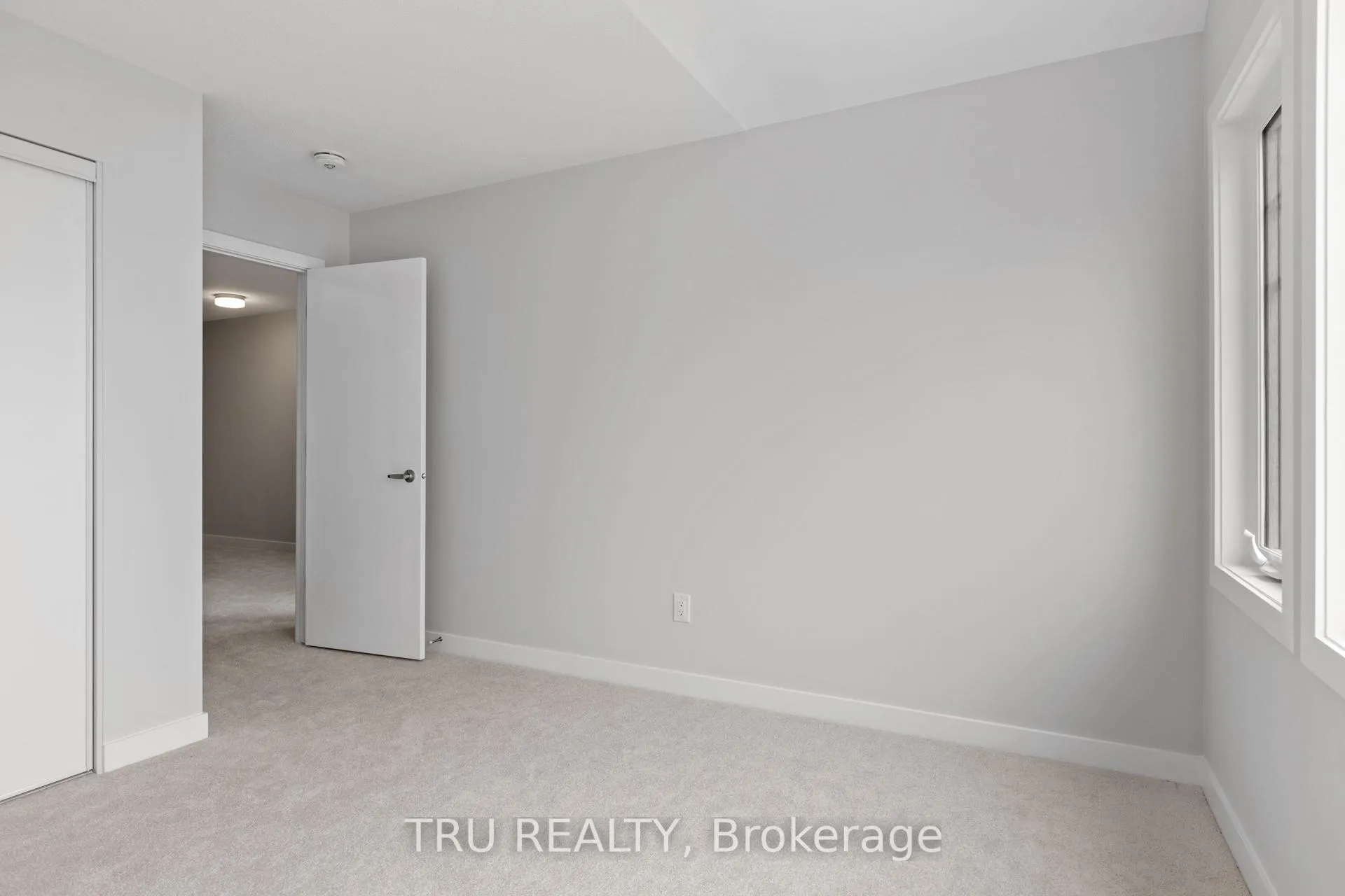 Photo 23 of 75 Hackamore Crescent, Ottawa, Goulbourn Twp From Franktown Rd/South To Rideau — HOMEH
