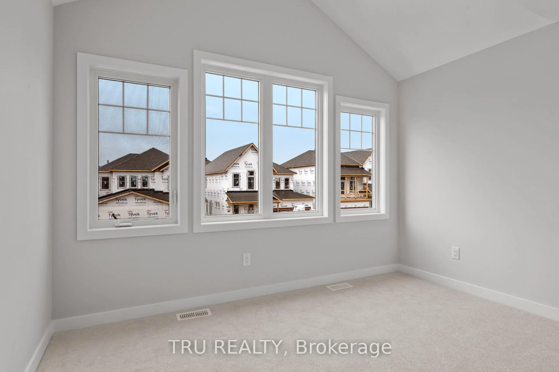 Photo 25 of 75 Hackamore Crescent, Ottawa, Goulbourn Twp From Franktown Rd/South To Rideau — HOMEH