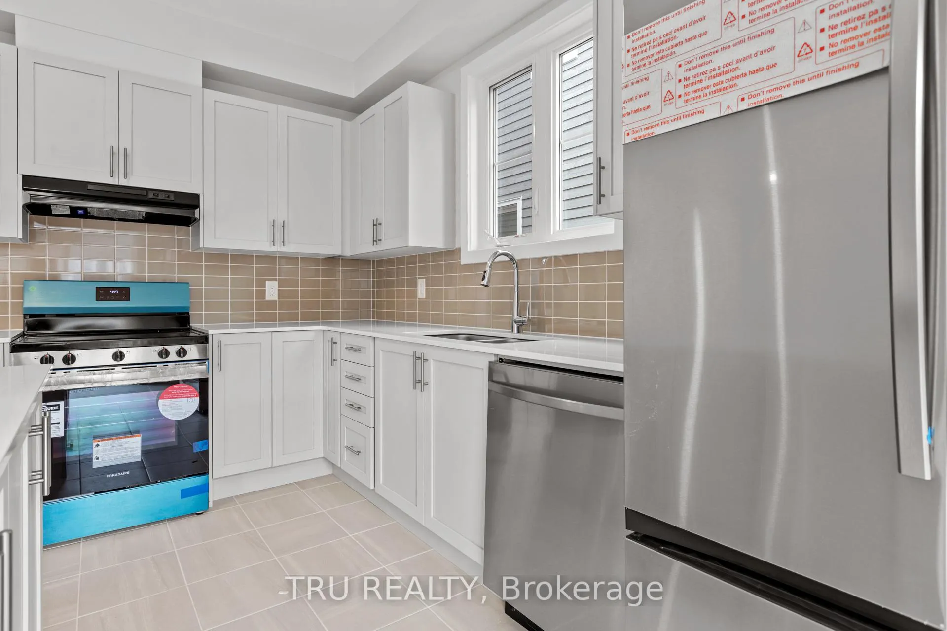 Photo 12 of 75 Hackamore Crescent, Ottawa, Goulbourn Twp From Franktown Rd/South To Rideau — HOMEH