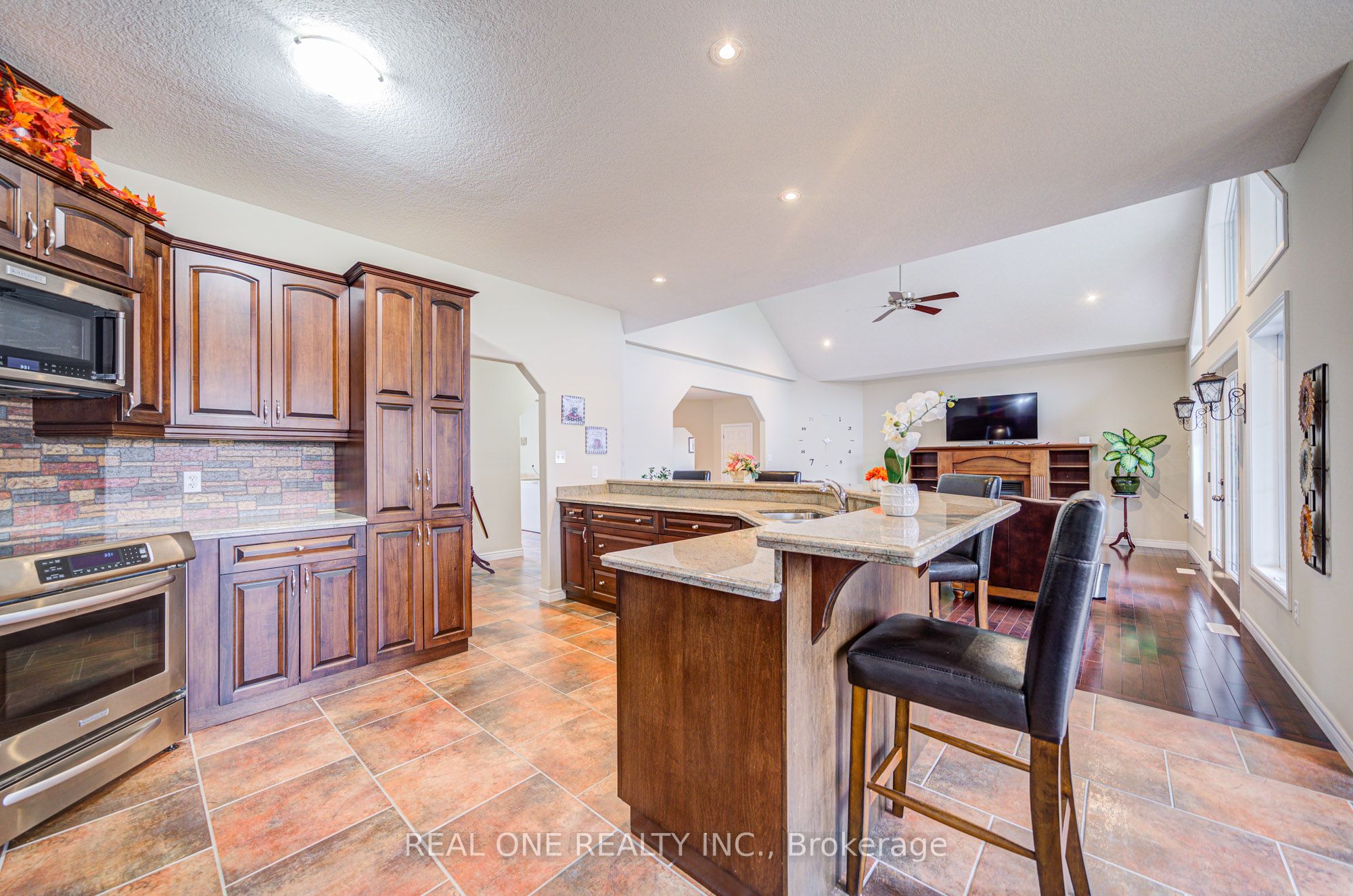 Photo 65 of 492 Scenic Drive, Brant, South Dumfries — HOMEH