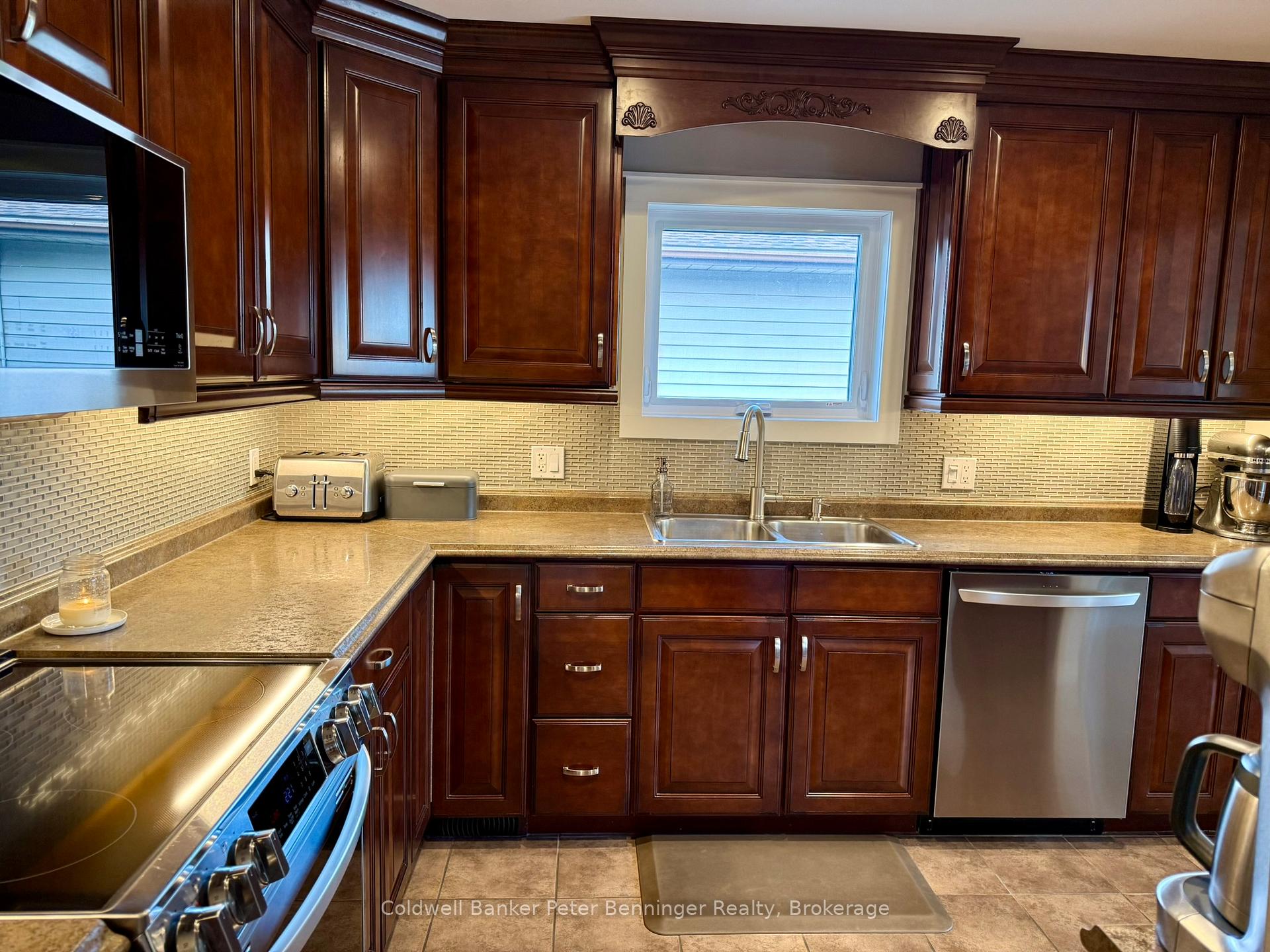 Photo 31 of 215 Thomas Street, Brockton — HOMEH
