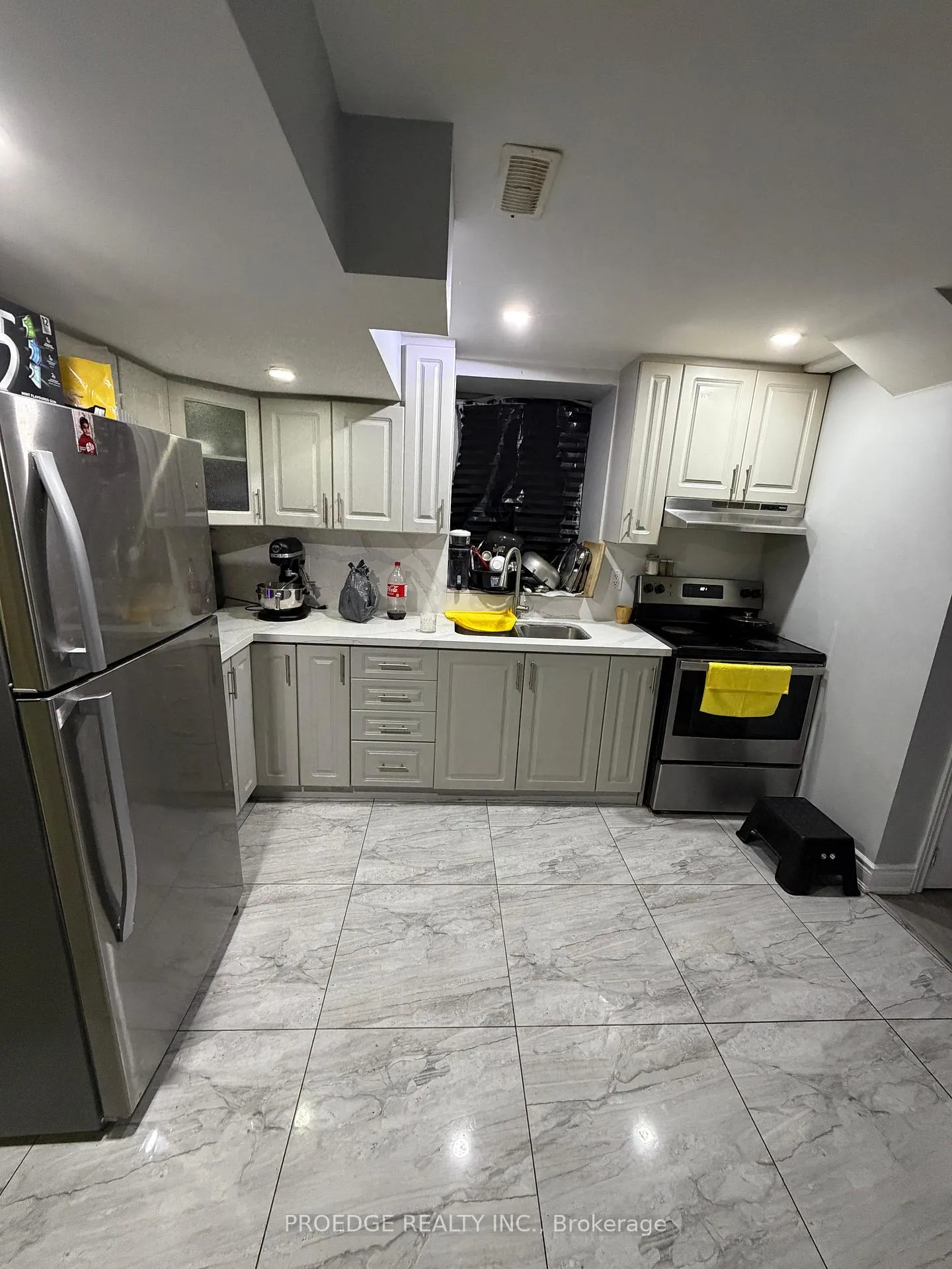 Photo 3 of 15 Troyer Street N, Brampton, Northwest Brampton — HOMEH