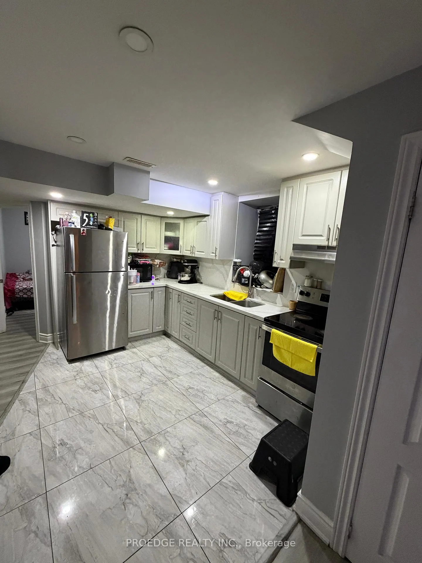 Photo 8 of 15 Troyer Street N, Brampton, Northwest Brampton — HOMEH