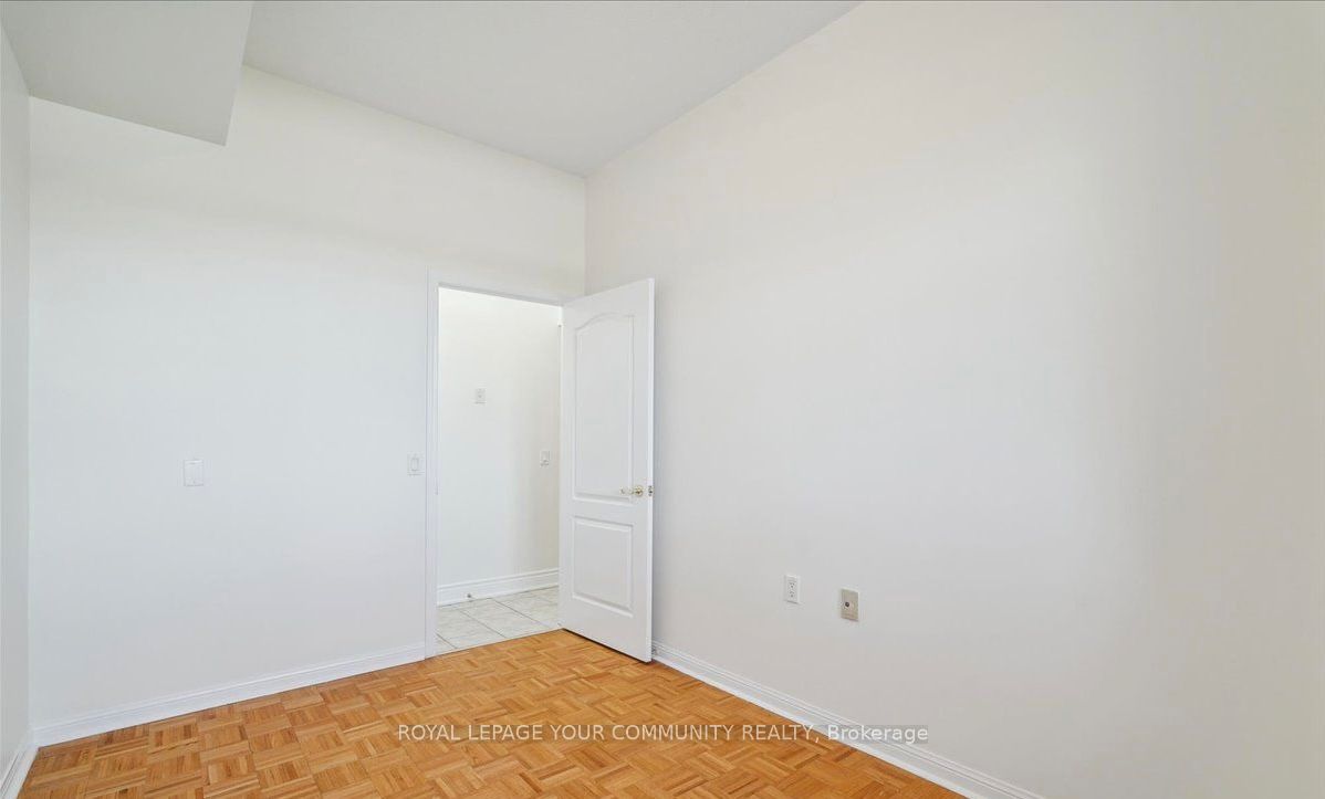 Photo 32 of Unit 114, 2506 Rutherford Road, Vaughan, Maple — HOMEH