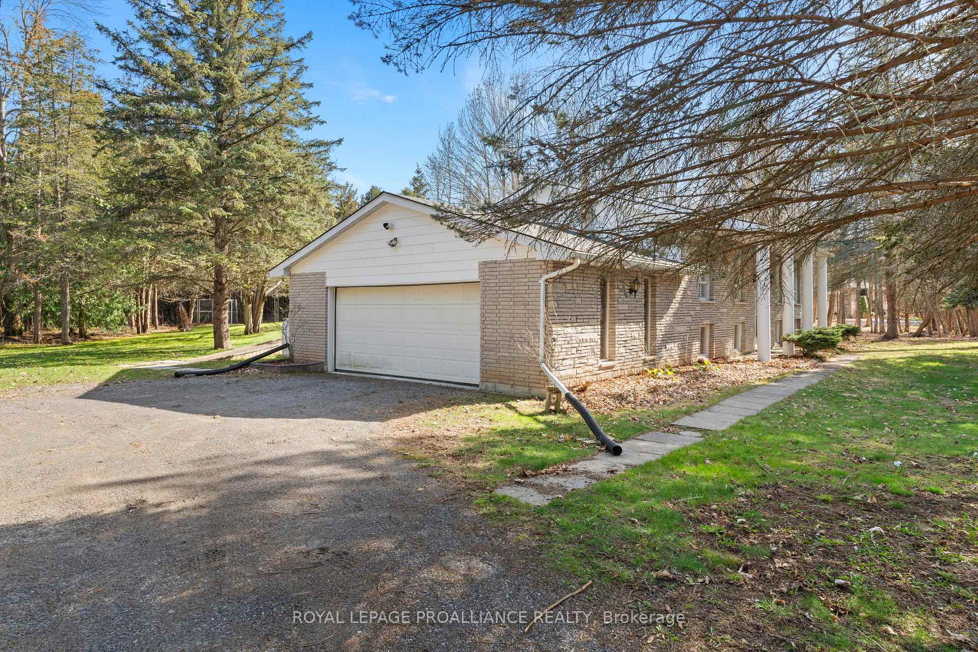 Photo 2 of 374 Scuttlehole Road, Belleville, Thurlow Ward — HOMEH