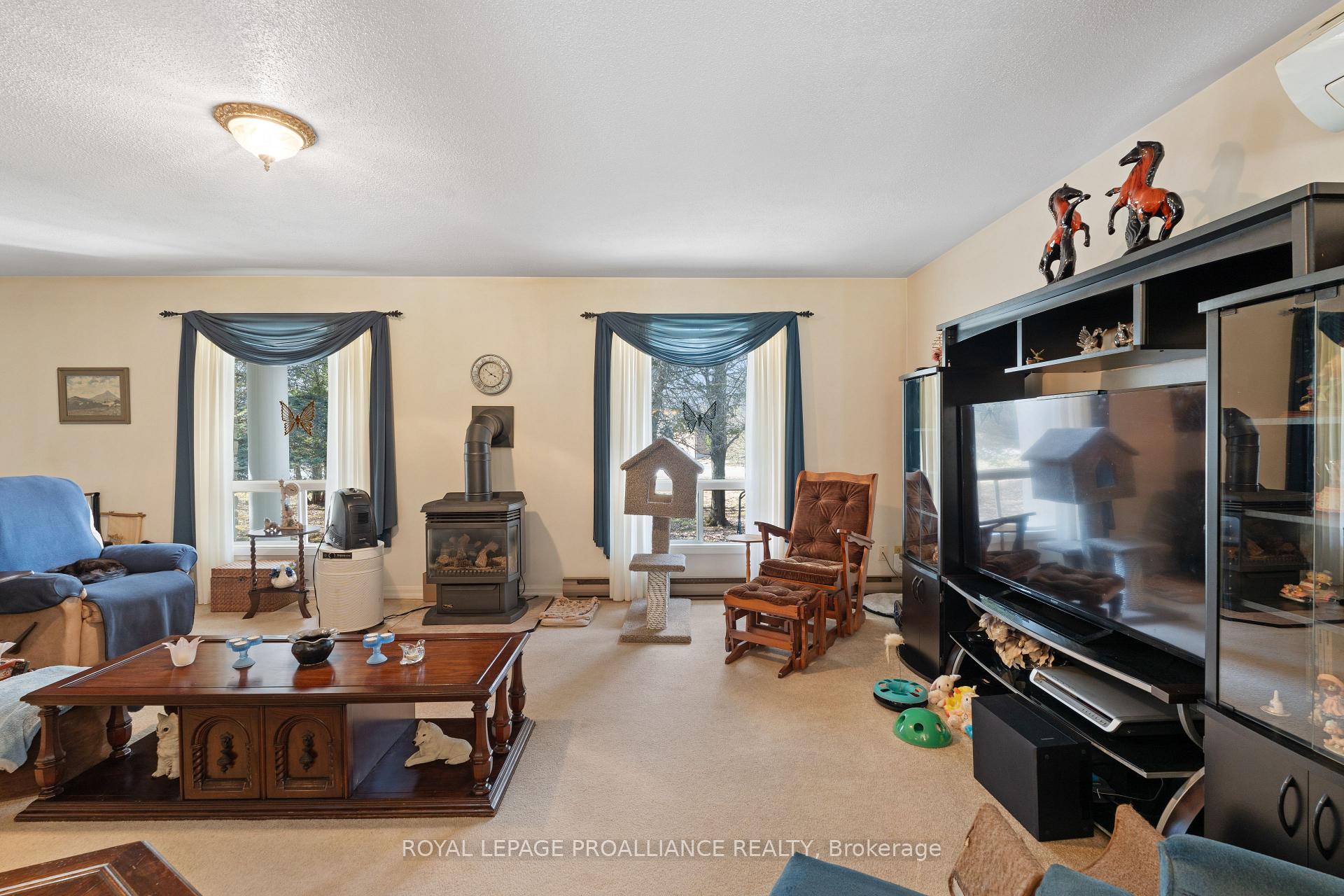 Photo 5 of 374 Scuttlehole Road, Belleville, Thurlow Ward — HOMEH