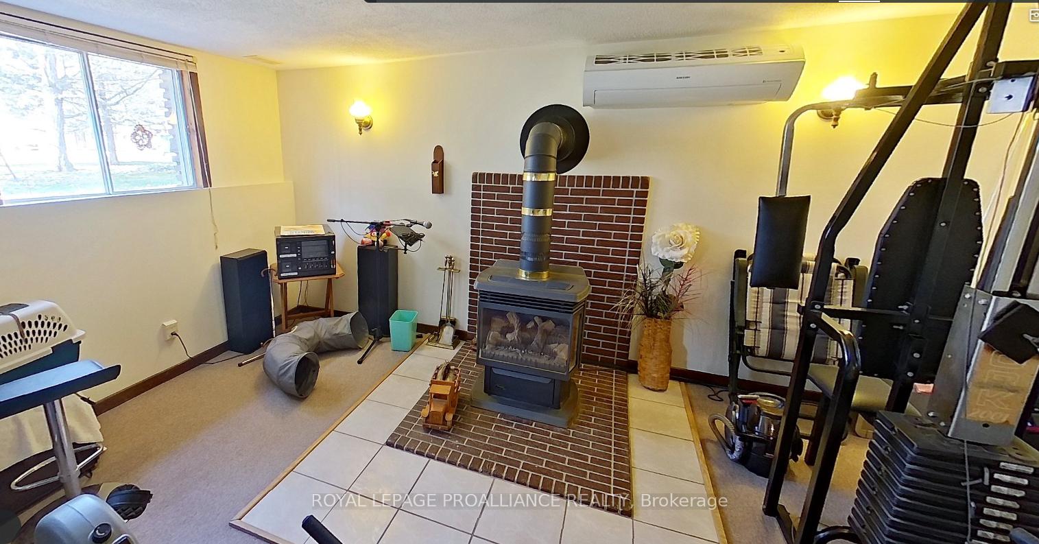 Photo 24 of 374 Scuttlehole Road, Belleville, Thurlow Ward — HOMEH
