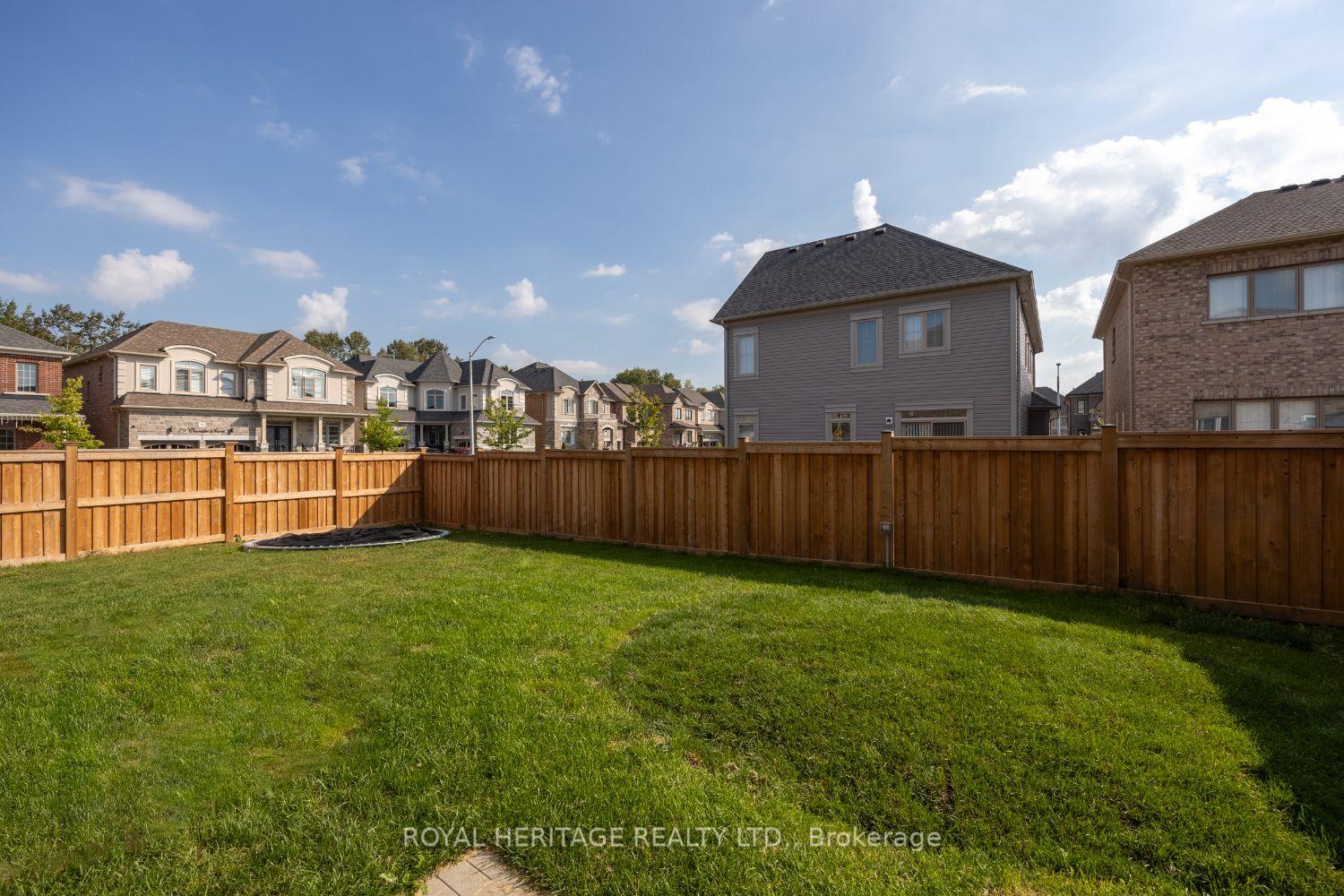 Photo 48 of 51 Albert Christie Street, Clarington, Bowmanville — HOMEH