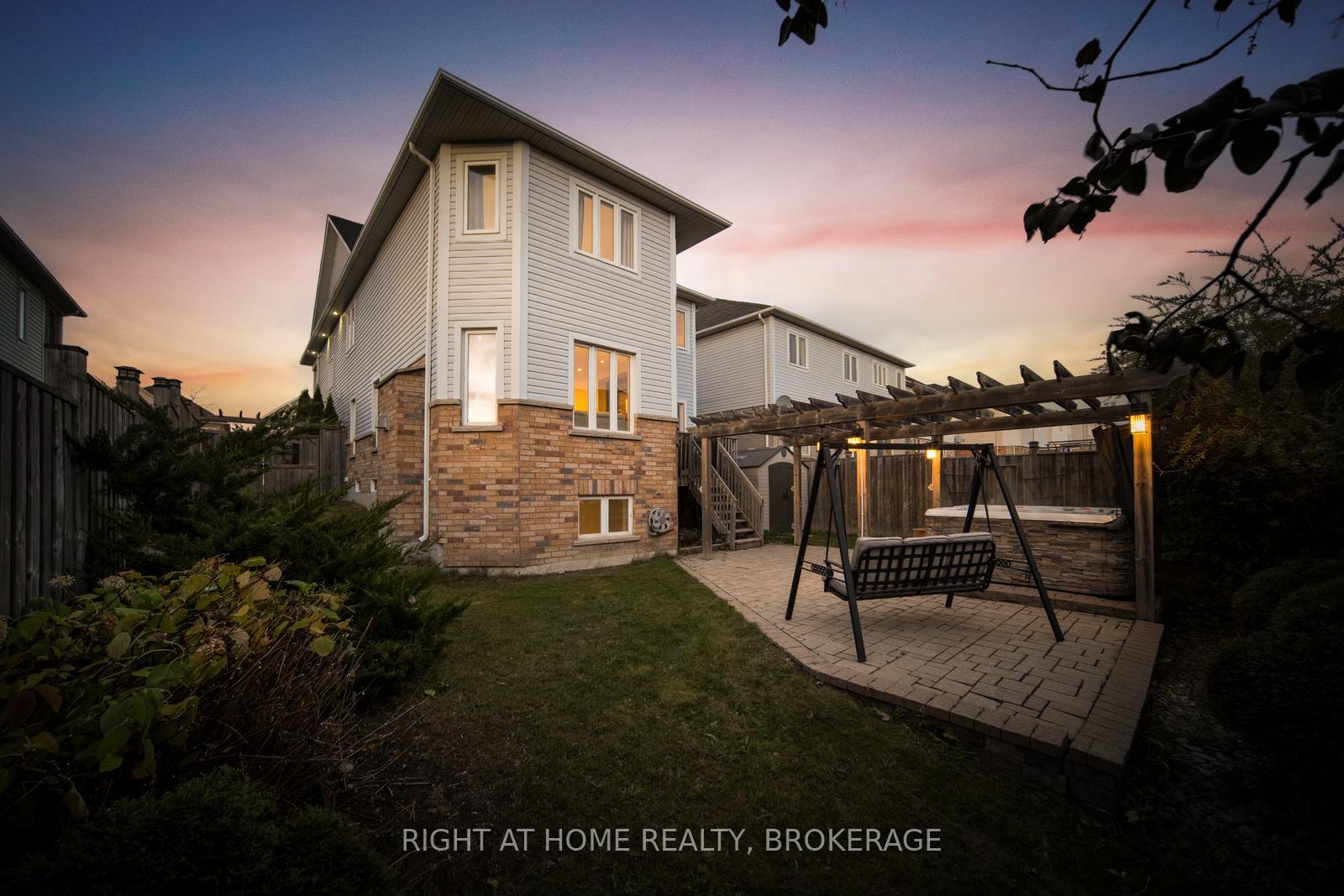 Photo 3 of 11 Kersey Crescent, Clarington, Courtice — HOMEH