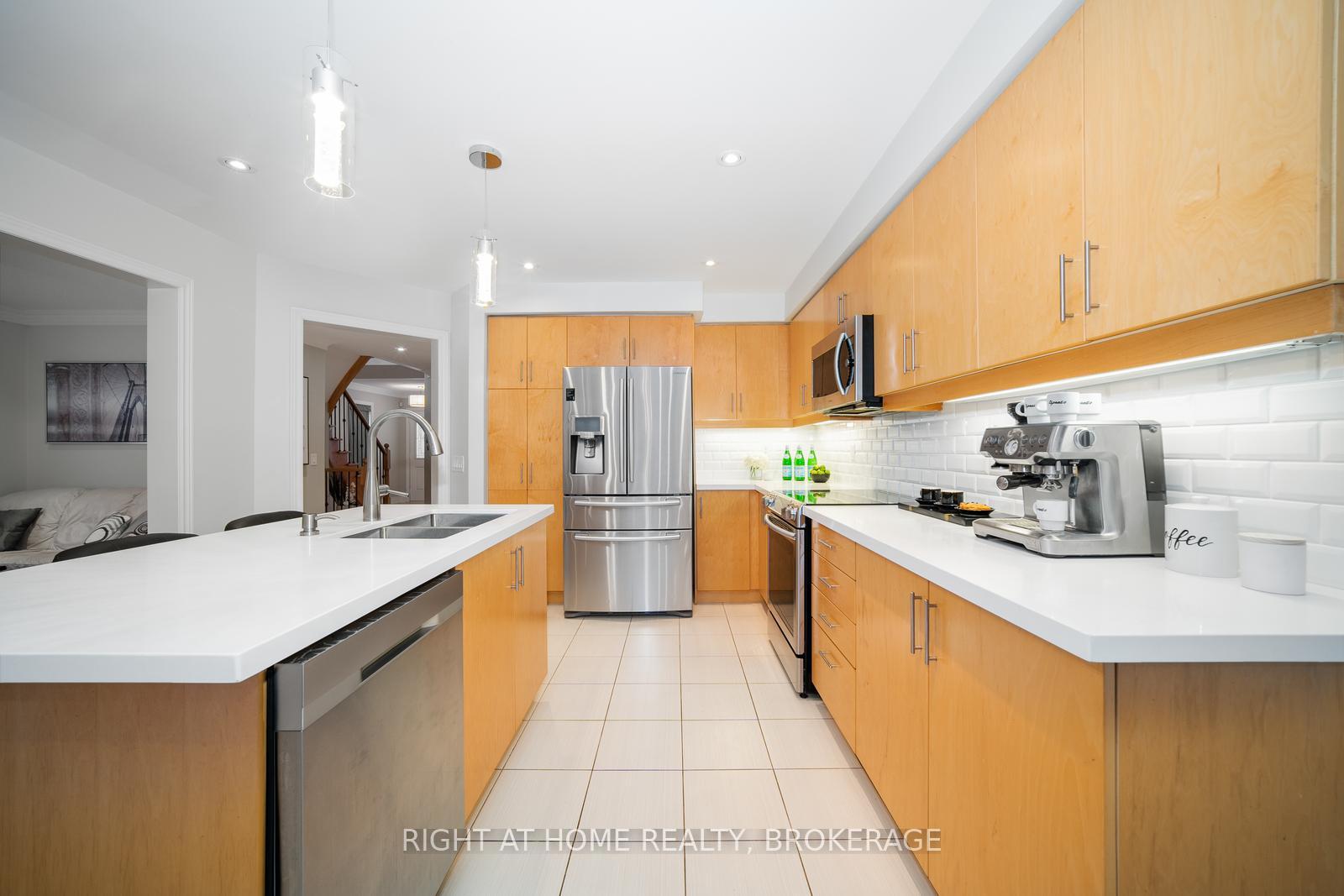 Photo 5 of 11 Kersey Crescent, Clarington, Courtice — HOMEH