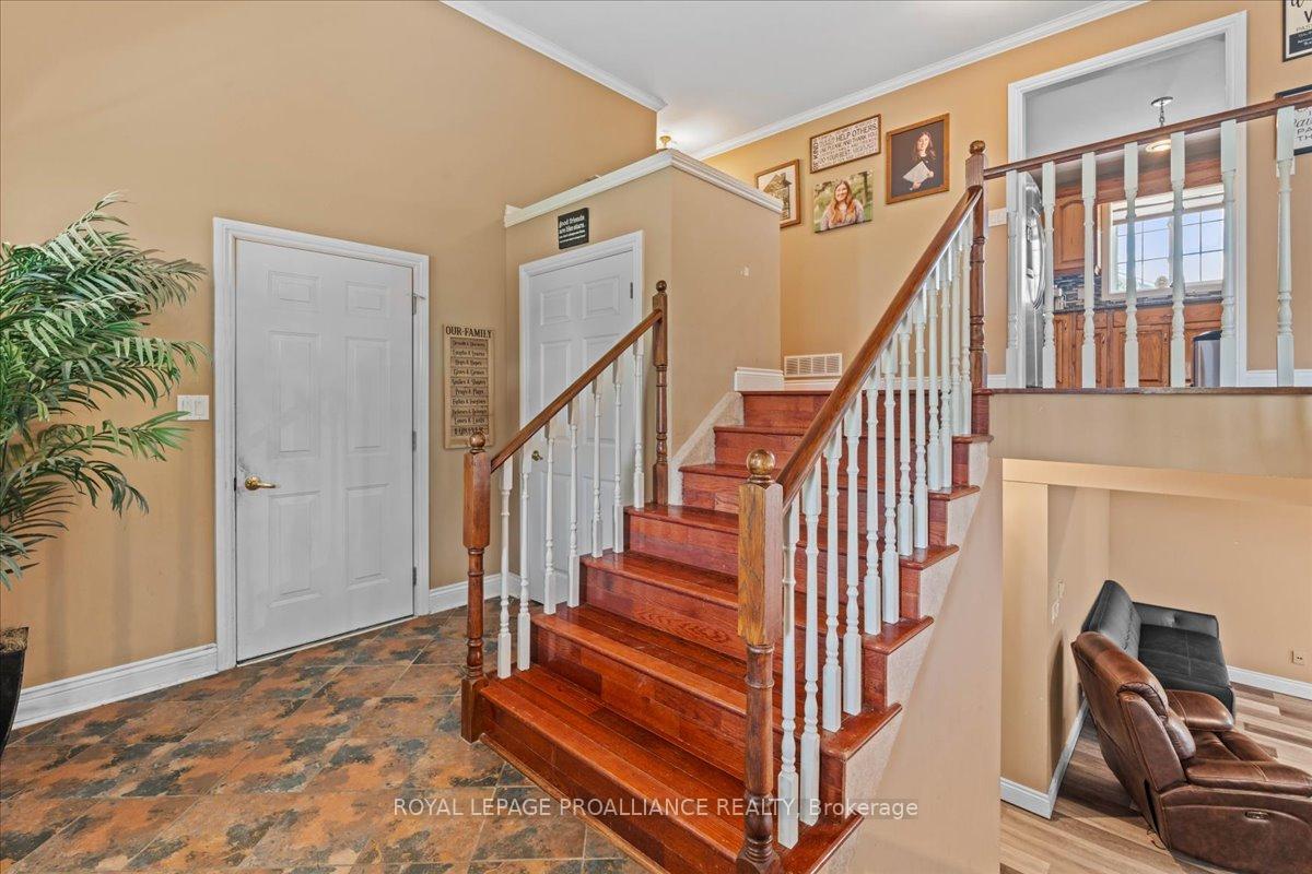 Photo 3 of 14 Marchmont Place, Belleville, Belleville Ward — HOMEH