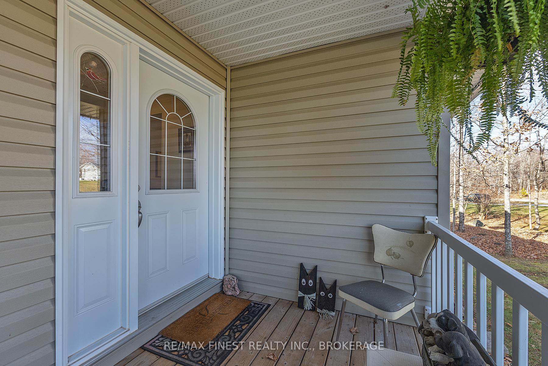 Photo 5 of 1107 Village Woods Drive, Frontenac, Frontenac Centre — HOMEH