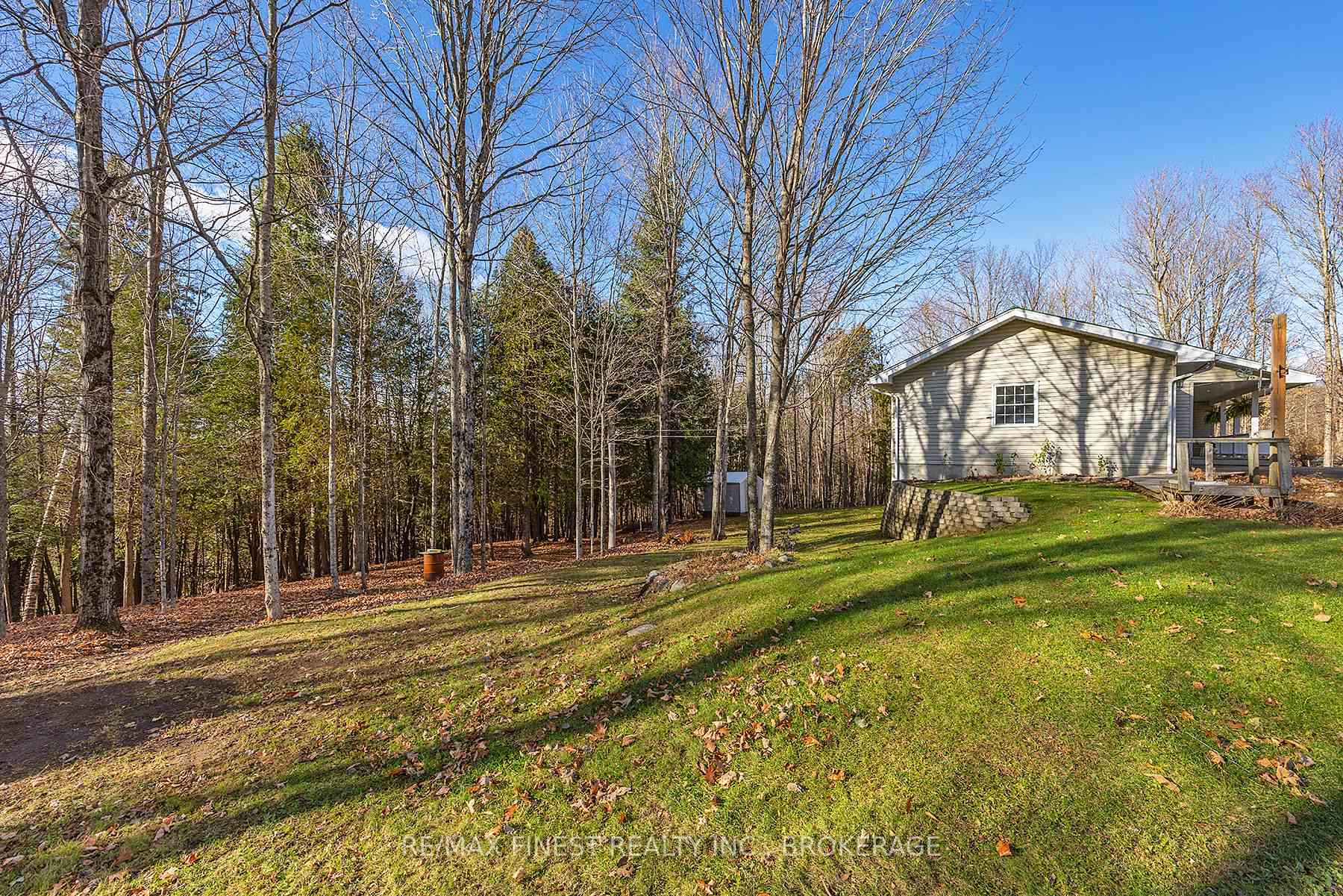Photo 7 of 1107 Village Woods Drive, Frontenac, Frontenac Centre — HOMEH