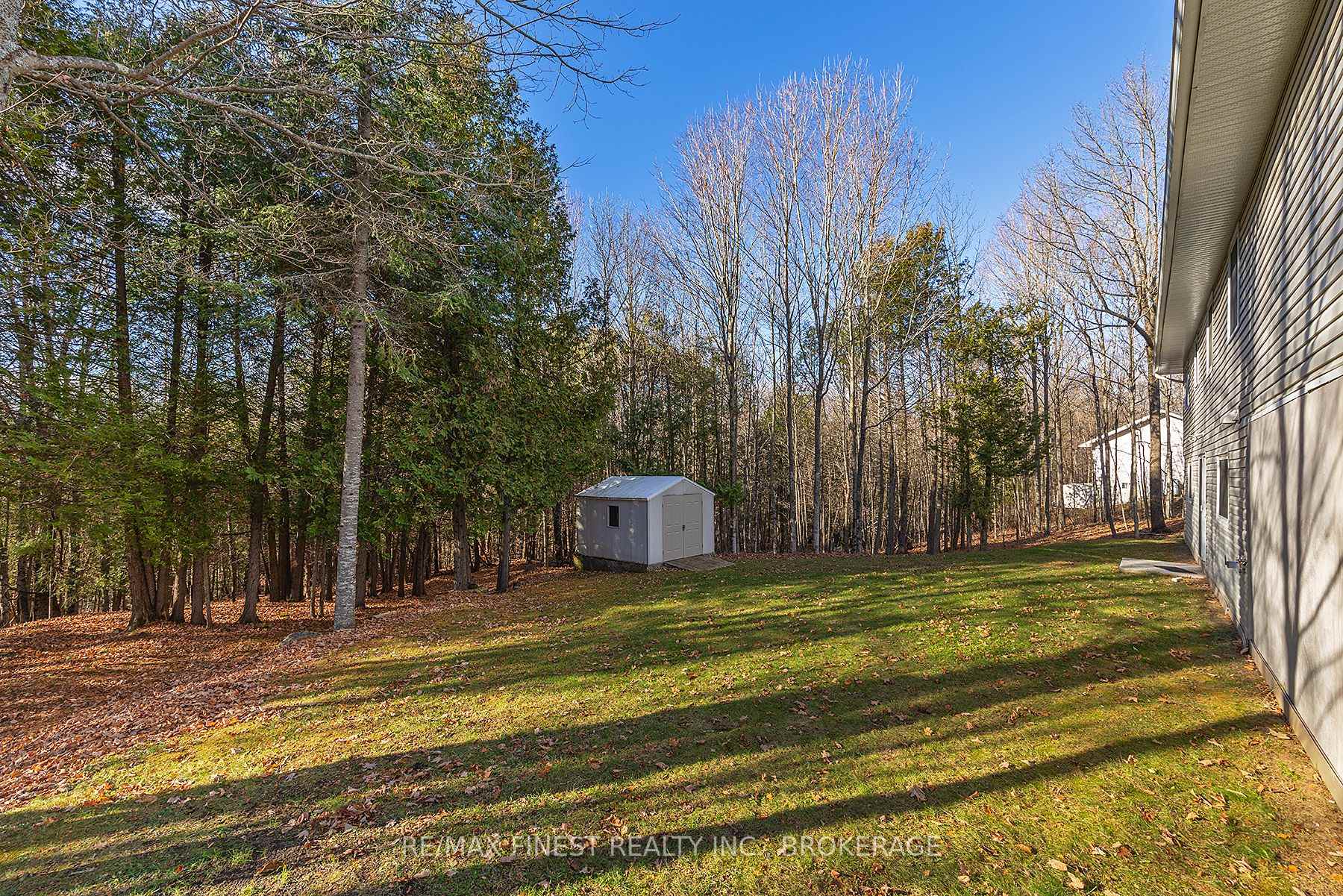 Photo 10 of 1107 Village Woods Drive, Frontenac, Frontenac Centre — HOMEH