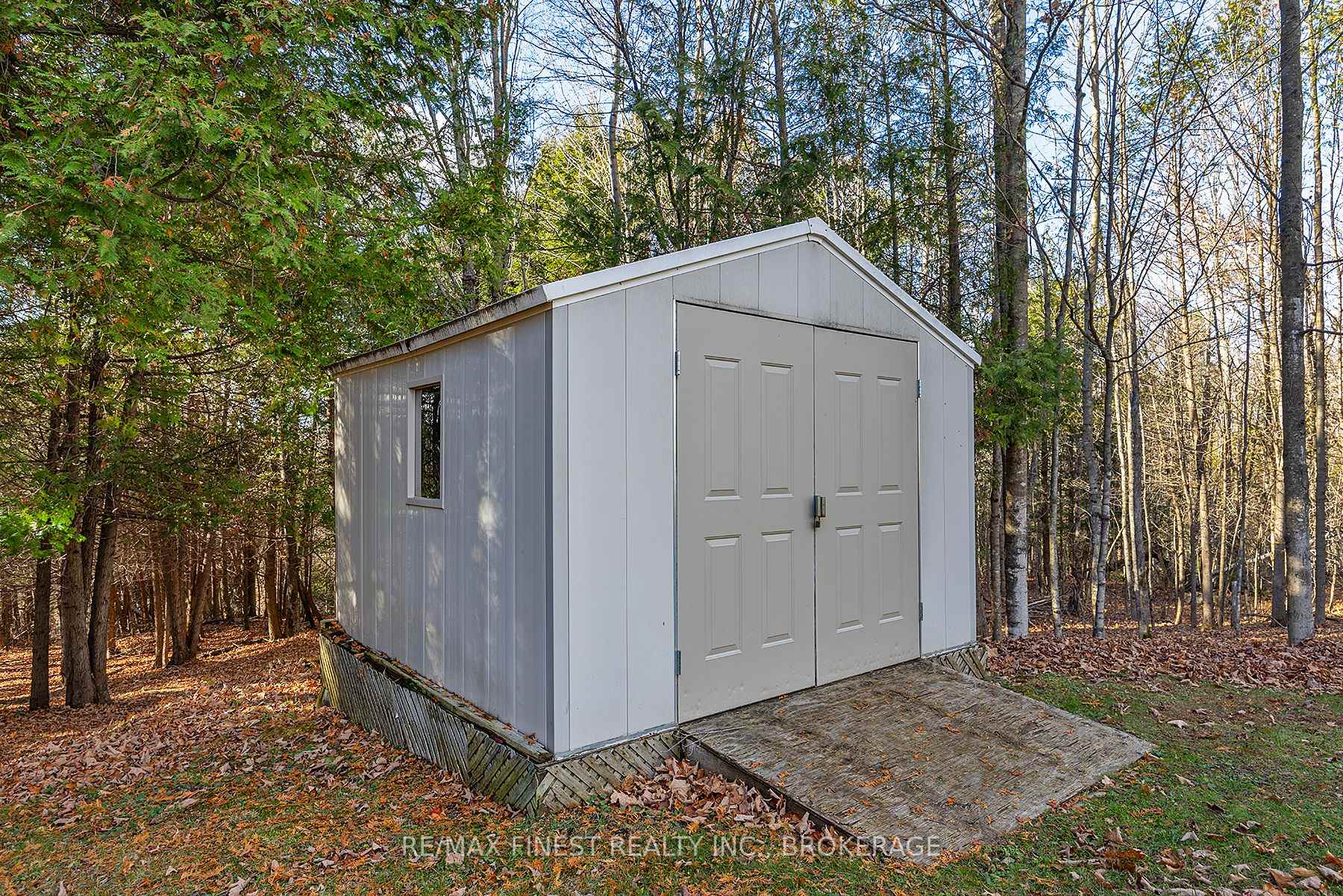 Photo 11 of 1107 Village Woods Drive, Frontenac, Frontenac Centre — HOMEH