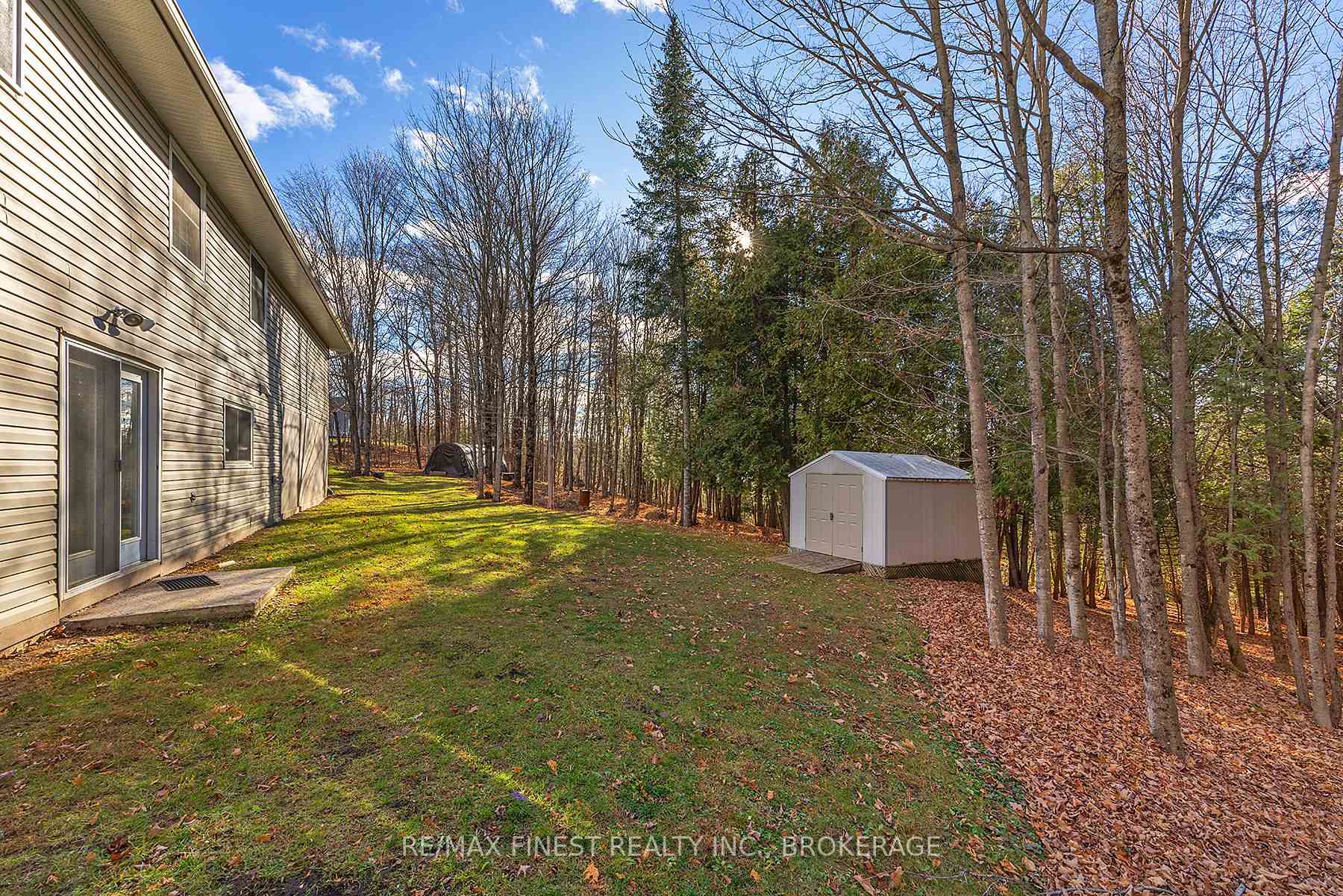 Photo 13 of 1107 Village Woods Drive, Frontenac, Frontenac Centre — HOMEH