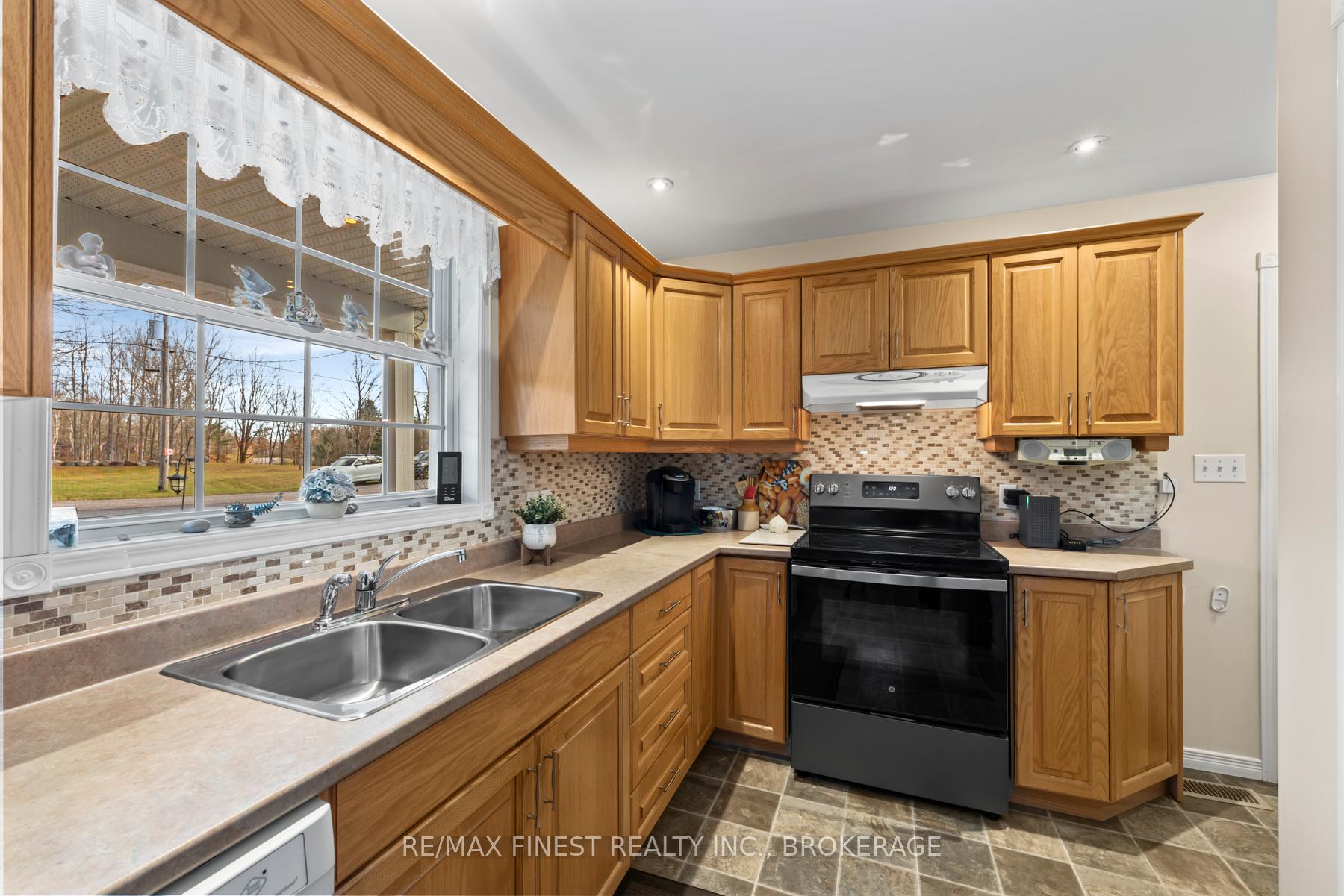 Photo 26 of 1107 Village Woods Drive, Frontenac, Frontenac Centre — HOMEH