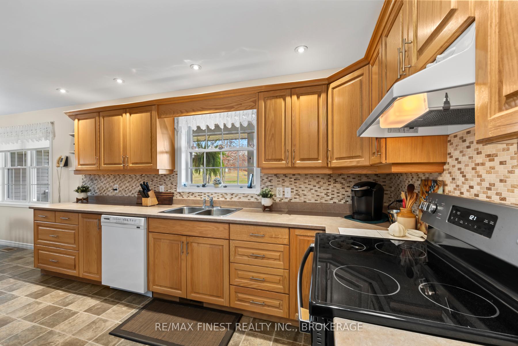 Photo 27 of 1107 Village Woods Drive, Frontenac, Frontenac Centre — HOMEH