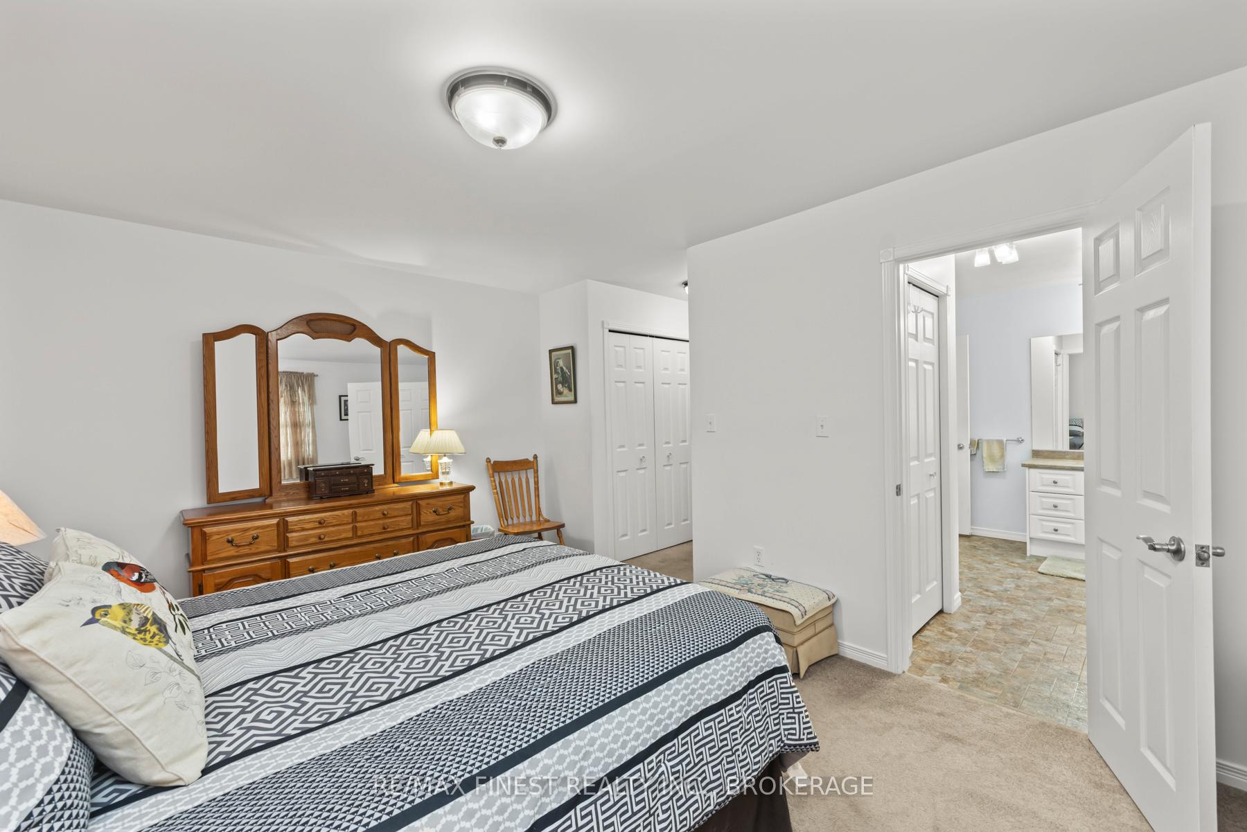 Photo 30 of 1107 Village Woods Drive, Frontenac, Frontenac Centre — HOMEH