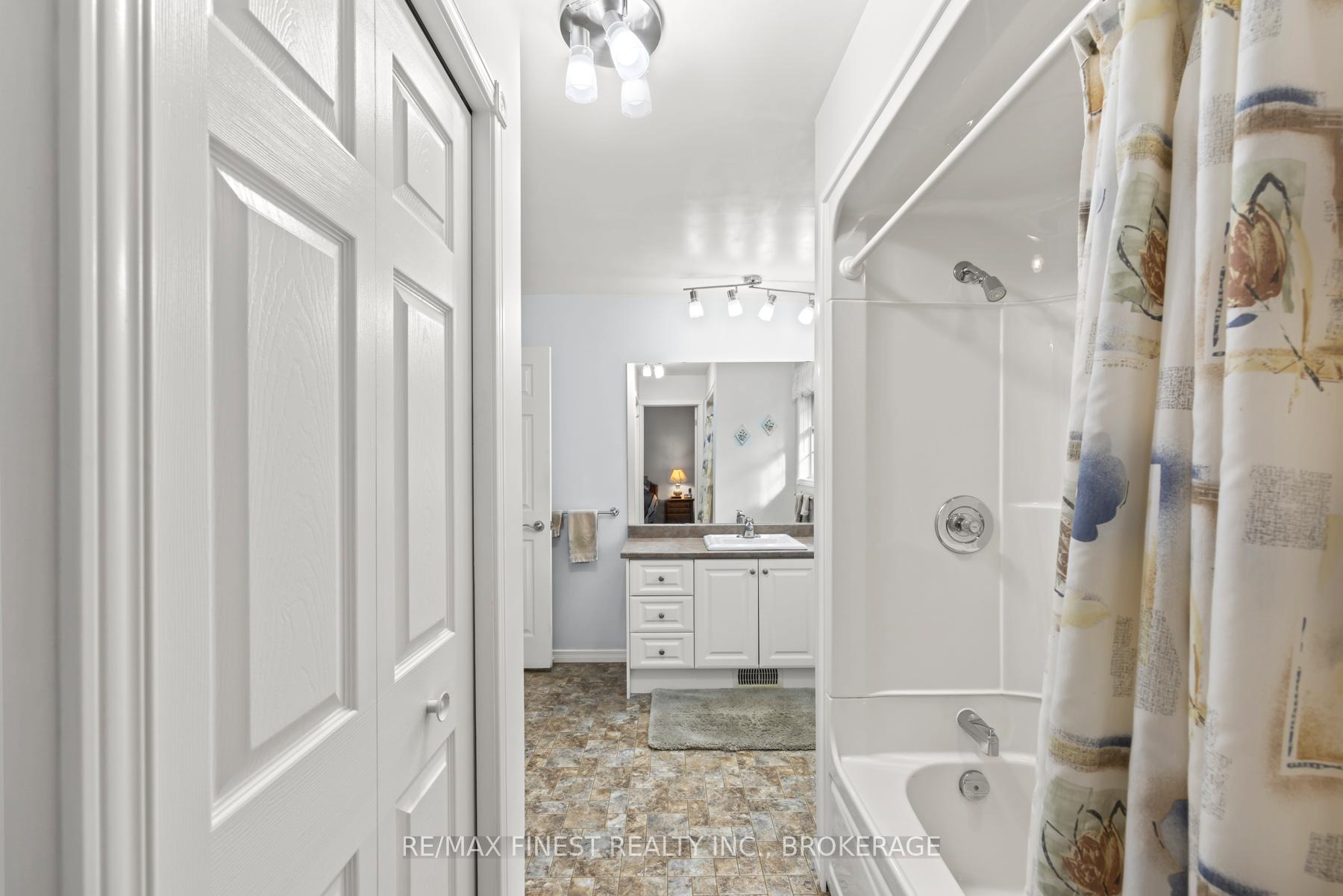 Photo 31 of 1107 Village Woods Drive, Frontenac, Frontenac Centre — HOMEH