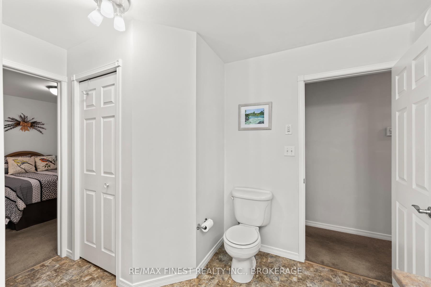 Photo 33 of 1107 Village Woods Drive, Frontenac, Frontenac Centre — HOMEH
