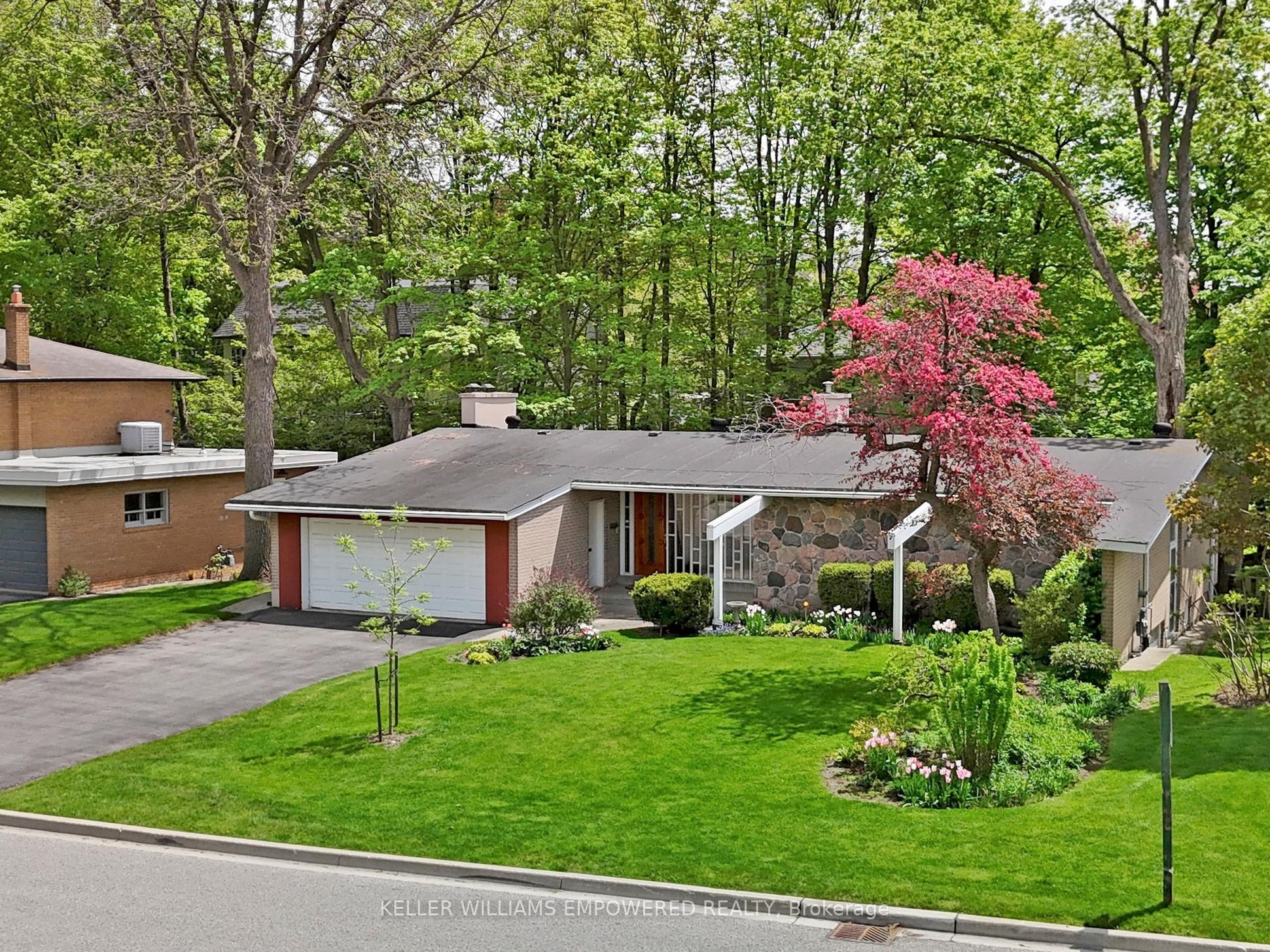 Photo 2 of 5 Pinevale Road, Markham, Grandview — HOMEH