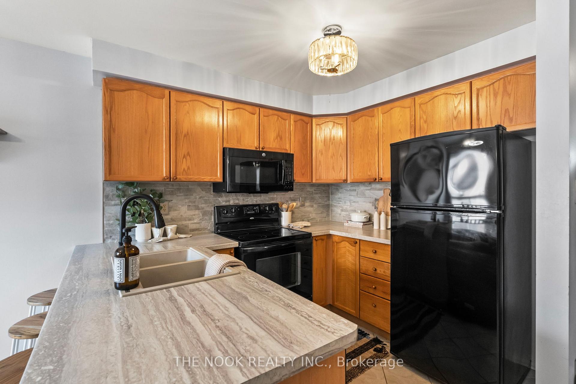Photo 10 of 57 Abernethy Crescent, Clarington, Bowmanville — HOMEH