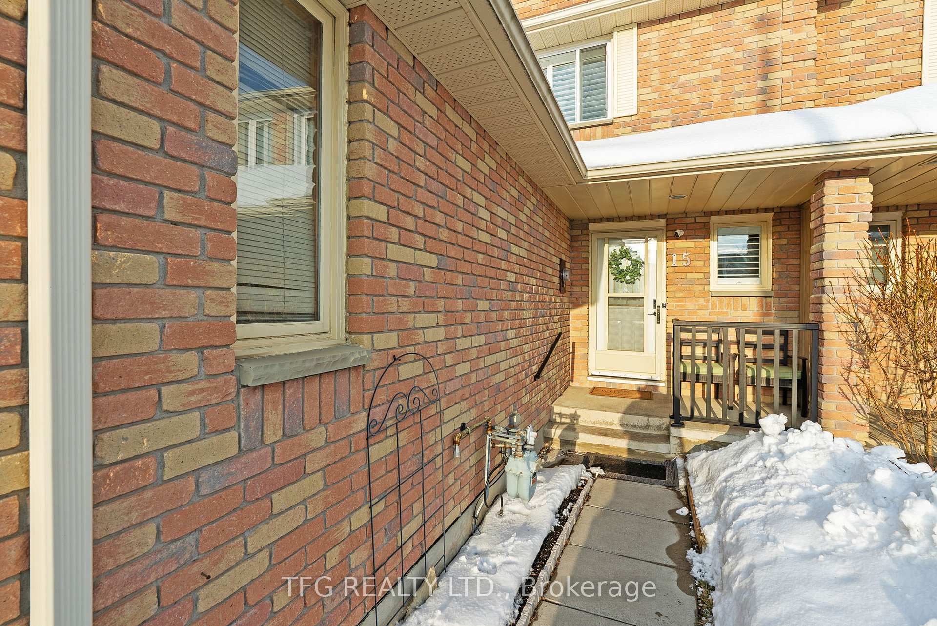 Photo 2 of 15 Short Crescent, Clarington, Courtice — HOMEH