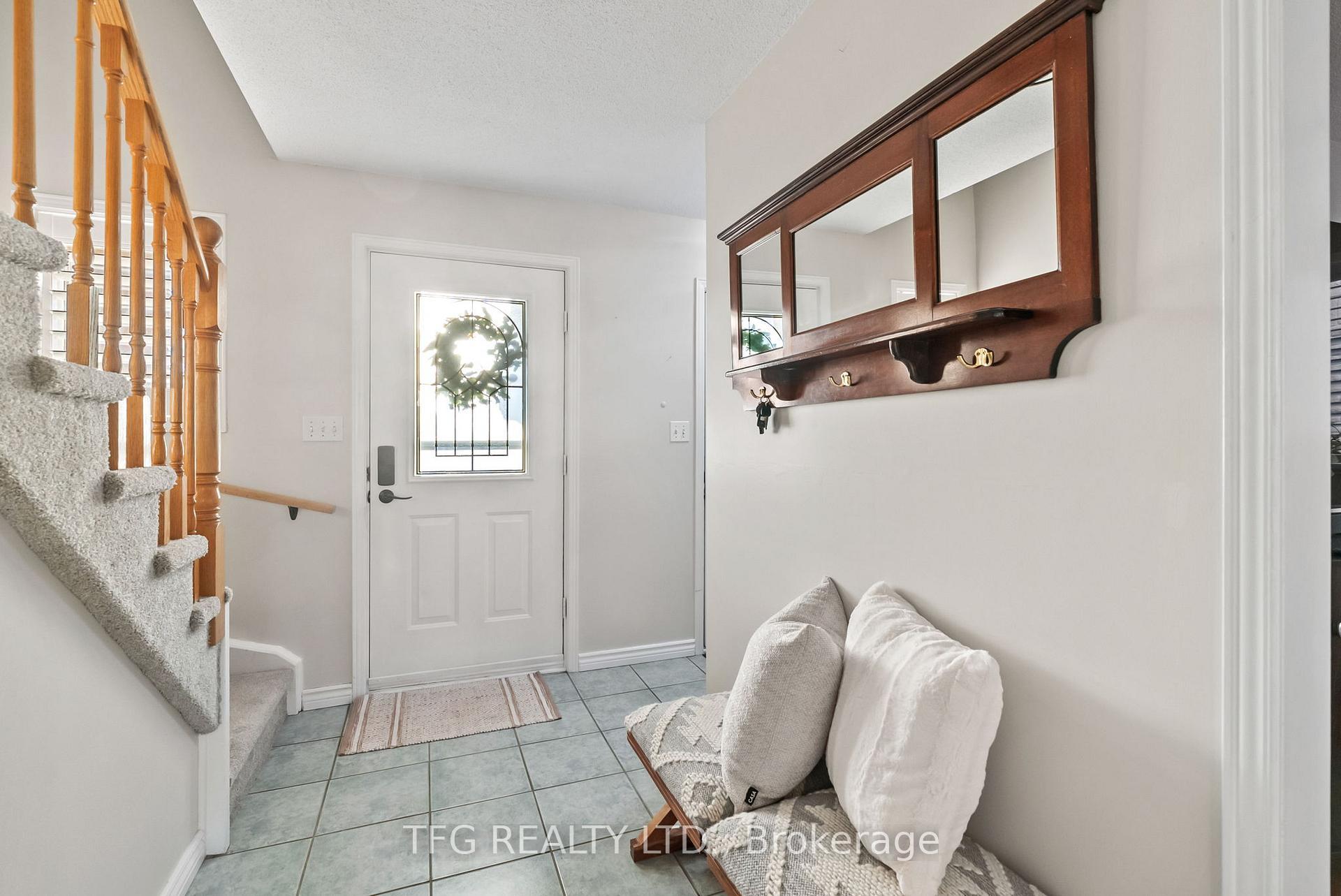 Photo 3 of 15 Short Crescent, Clarington, Courtice — HOMEH