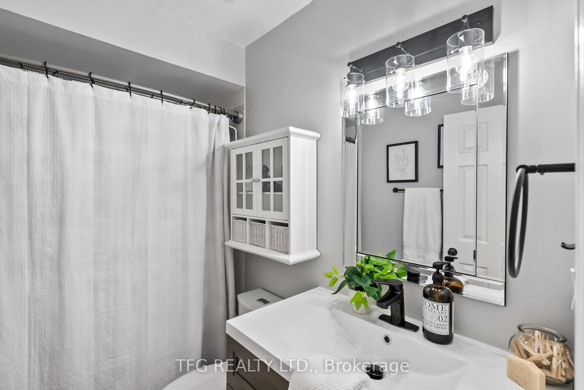 Photo 14 of 15 Short Crescent, Clarington, Courtice — HOMEH