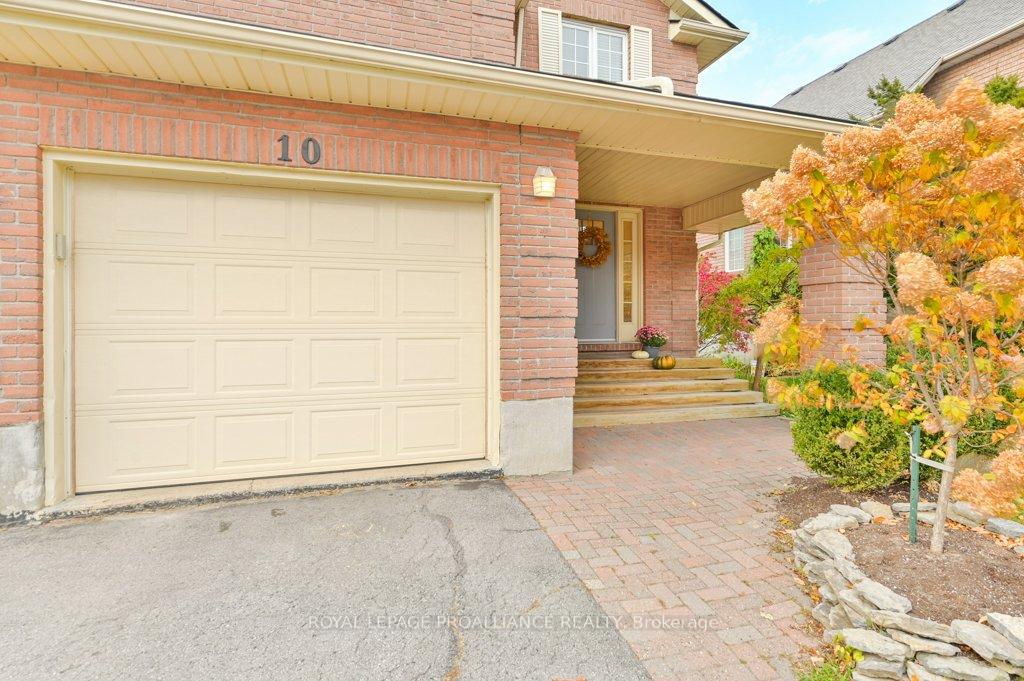 Photo 4 of 10 Sherwood Crescent, Belleville, Belleville Ward — HOMEH